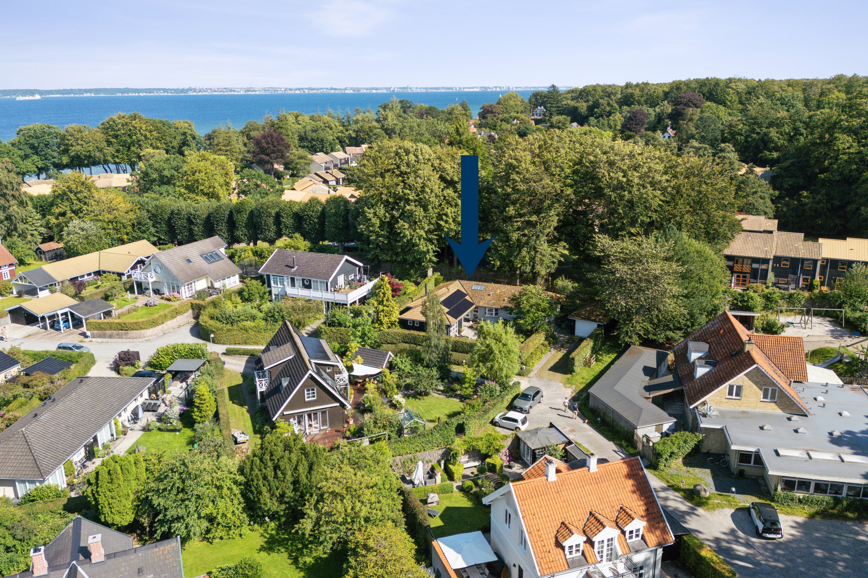 Fremhævet luftfoto billede i fuldskærmstilstand. Billede af Hammermøllevej 17A, 3150 Hellebæk