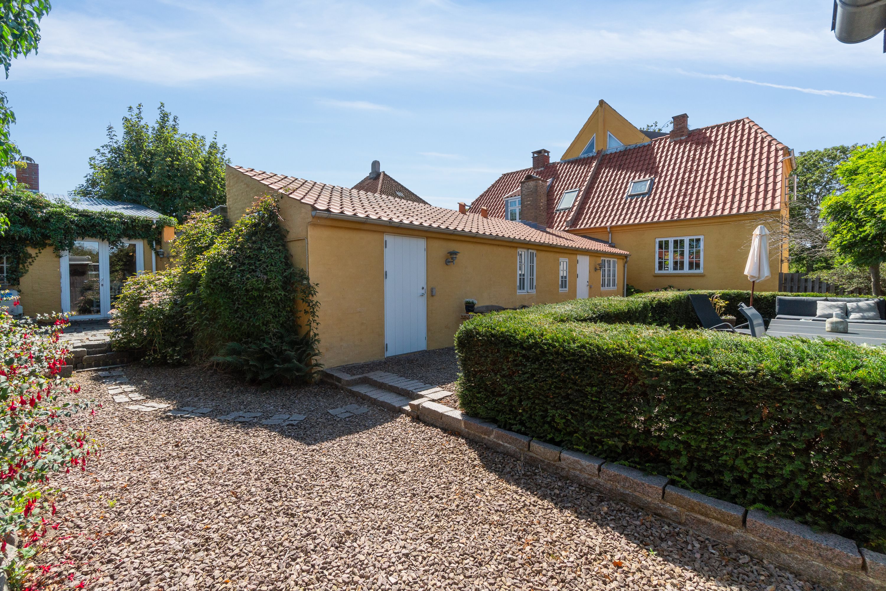 Fremhævet set fra haven billede i fuldskærmstilstand. Billede af Søndre Alle 31, 3700 Rønne