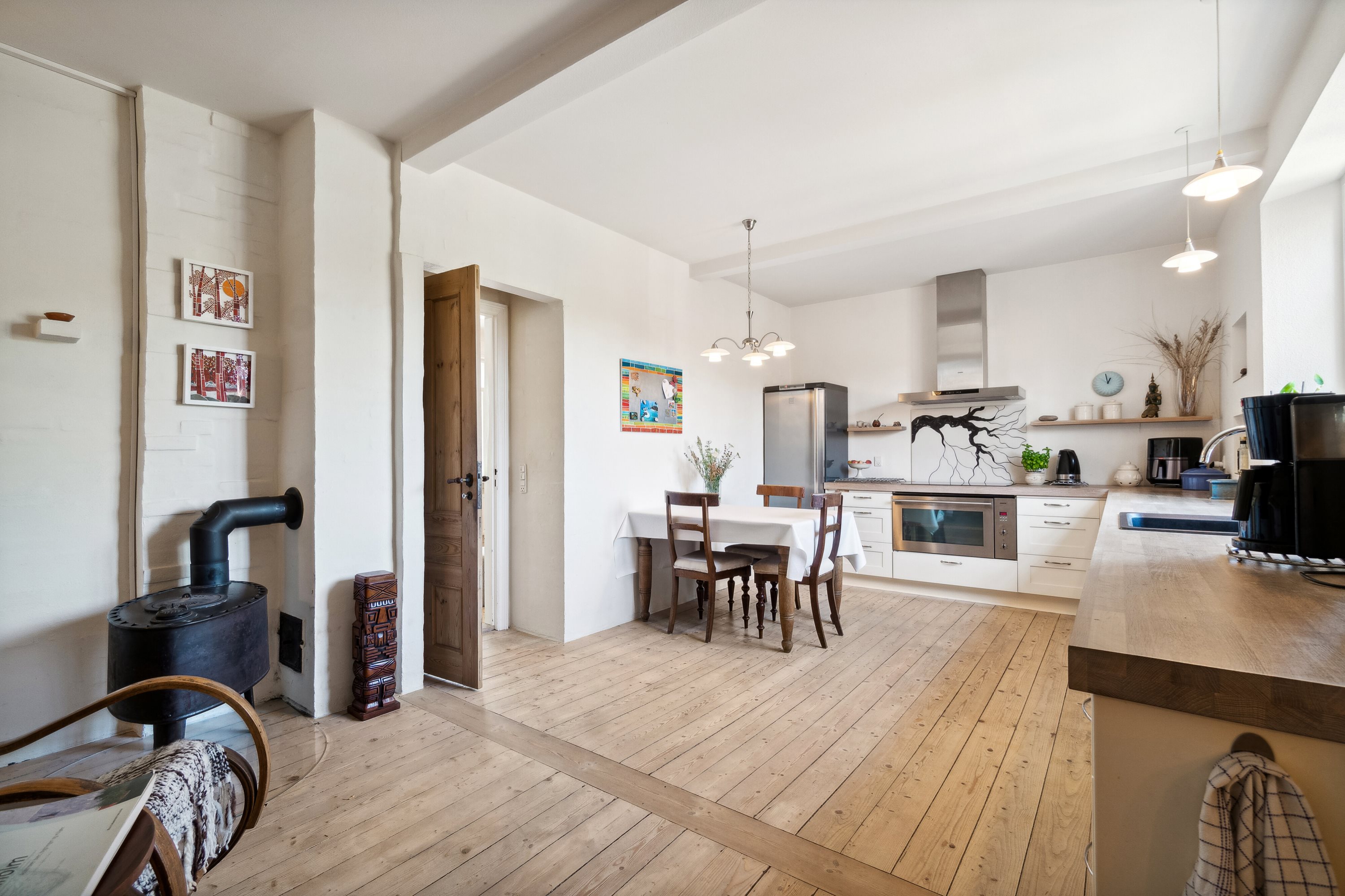 Fremhævet stue billede i fuldskærmstilstand. Billede af Søndre Alle 31, 3700 Rønne