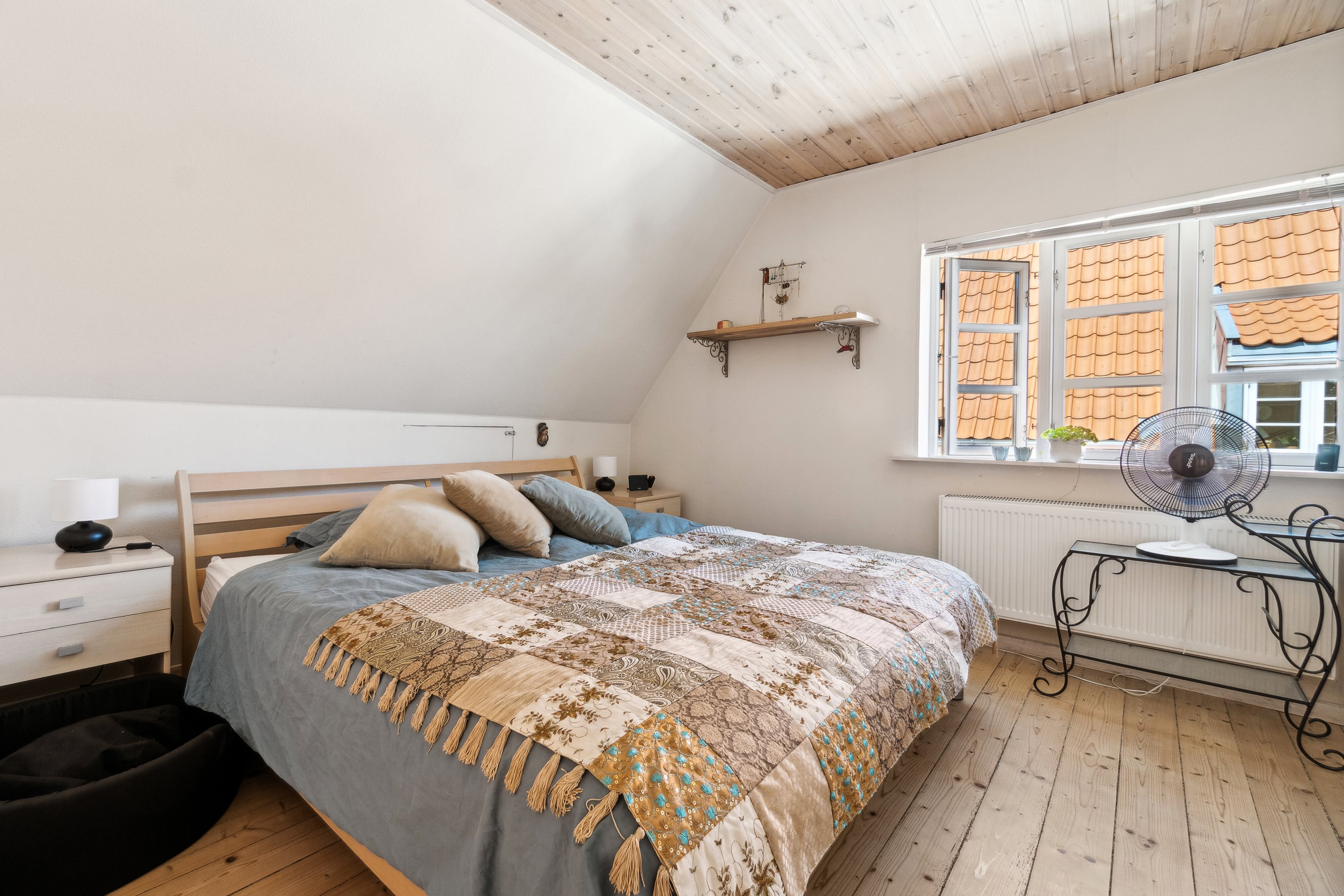 Fremhævet soveværelse billede i fuldskærmstilstand. Billede af Søndre Alle 31, 3700 Rønne