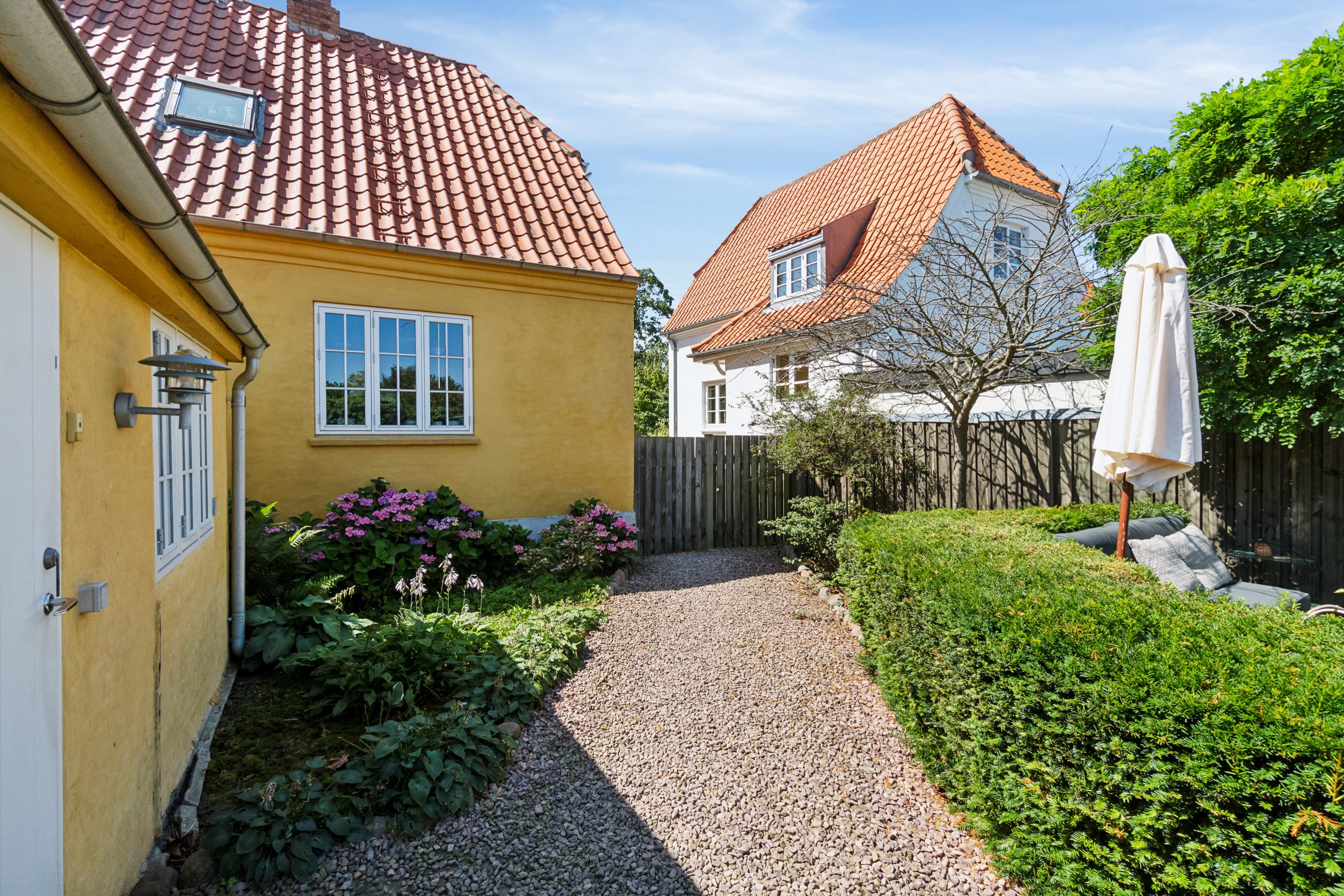 Fremhævet udendørs billede i fuldskærmstilstand. Billede af Søndre Alle 31, 3700 Rønne