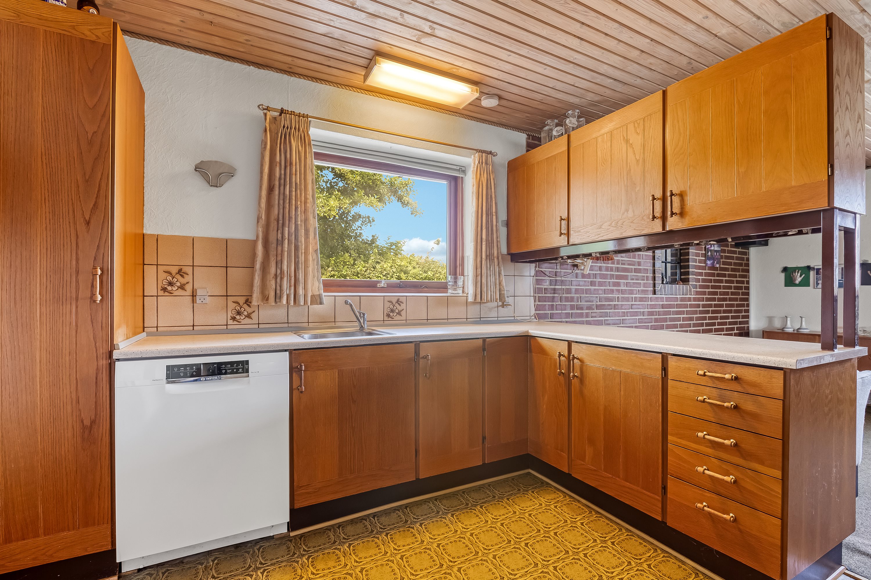 Fremhævet køkken billede i fuldskærmstilstand. Billede af Nissumvej 86, Nørre Nissum, 7620 Lemvig