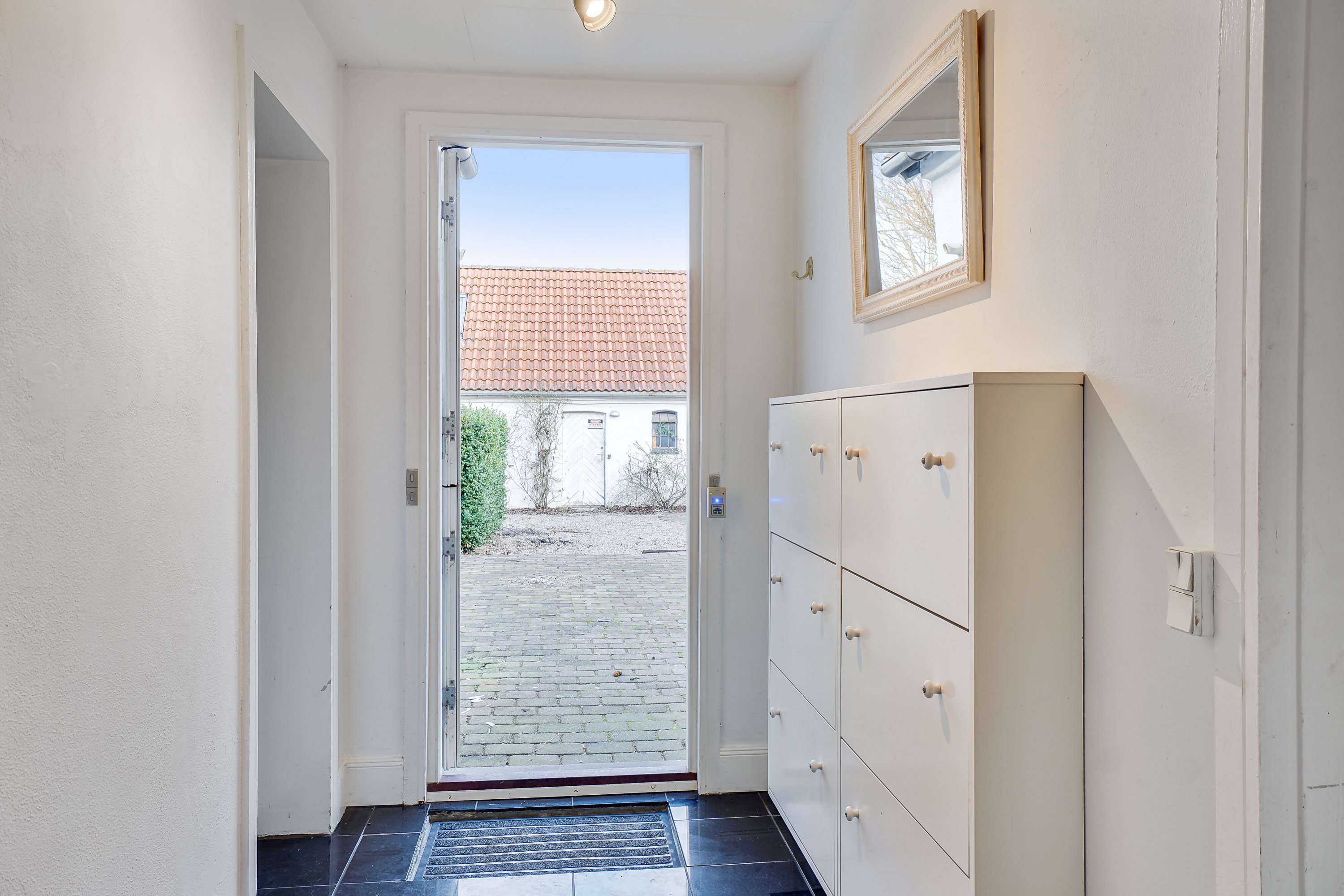 Fremhævet gang billede i fuldskærmstilstand. Billede af Kirkevænget 12, Holme-Olstrup, 4684 Holmegaard