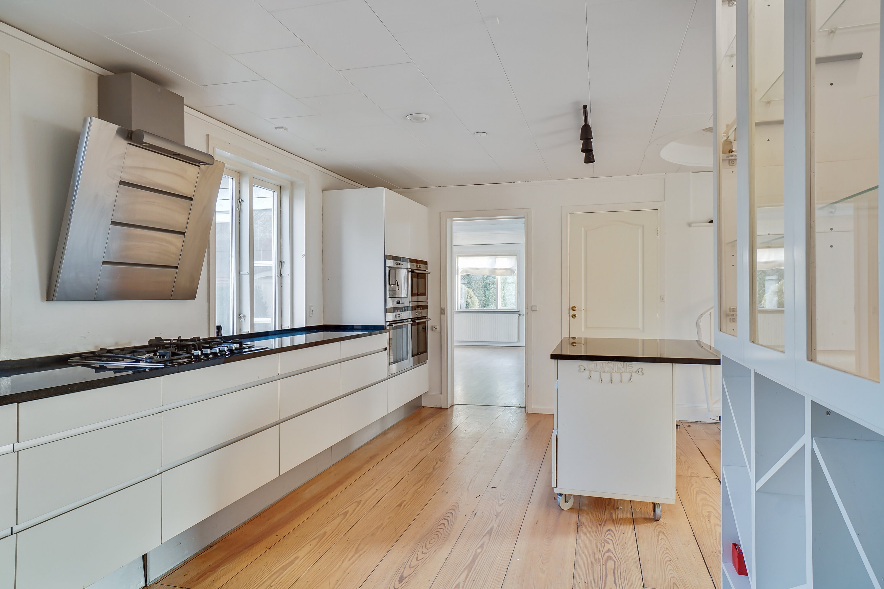 Fremhævet køkken billede i fuldskærmstilstand. Billede af Kirkevænget 12, Holme-Olstrup, 4684 Holmegaard