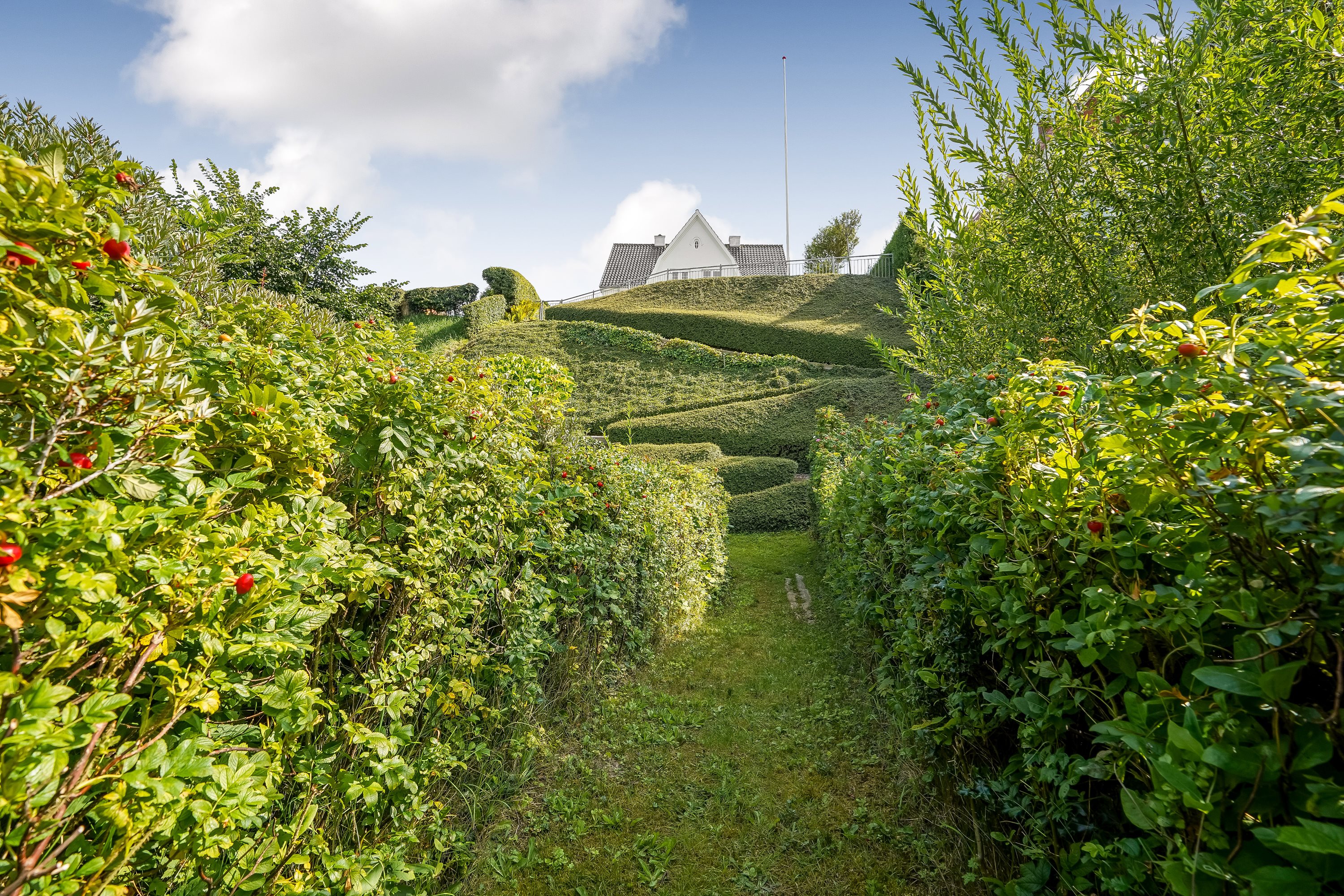 Fremhævet have billede i fuldskærmstilstand. Billede af Rolighedsvej 12, Strib, 5500 Middelfart