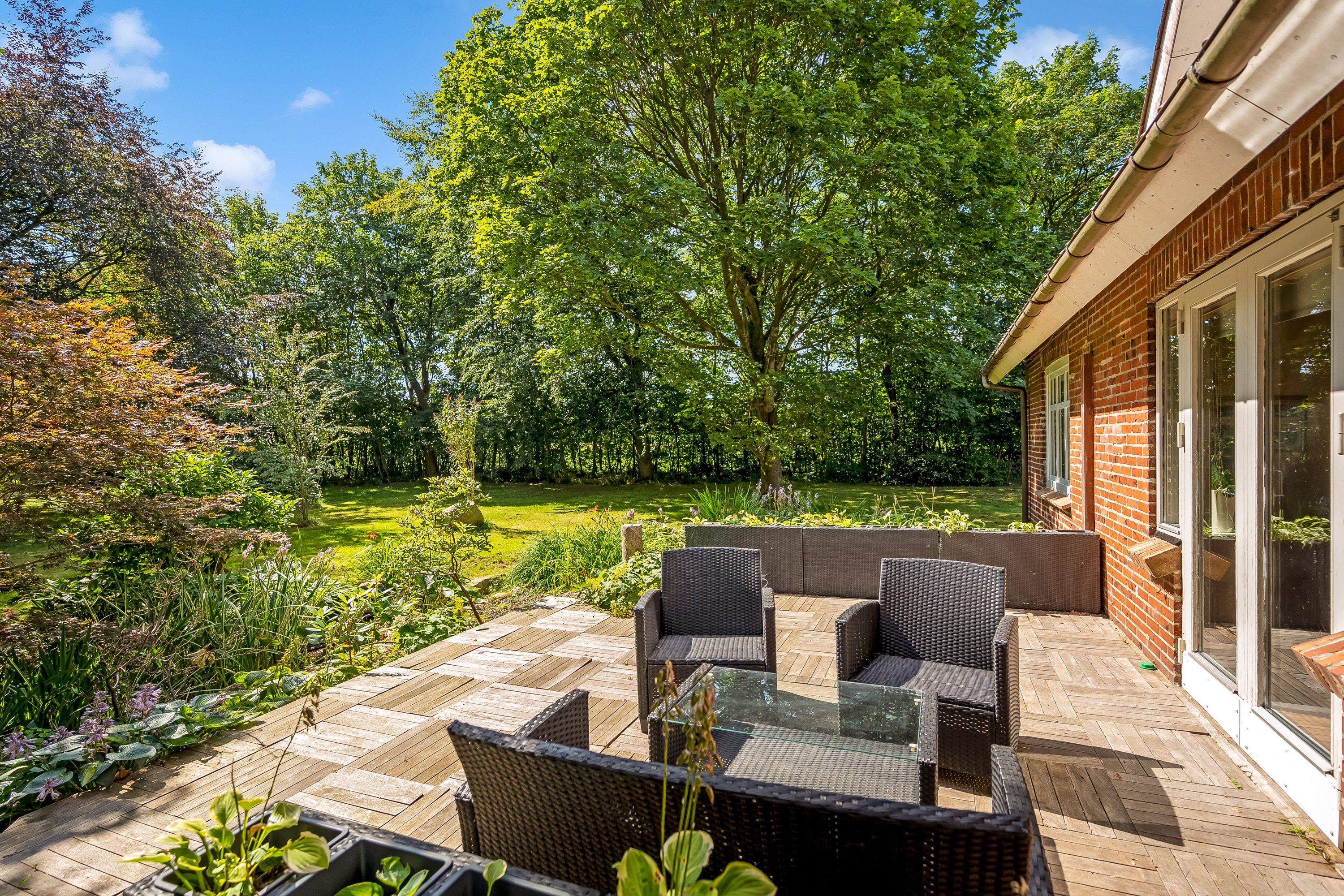 Fremhævet terrasse billede i fuldskærmstilstand. Billede af Brejningvej 21, Brejning, 6971 Spjald