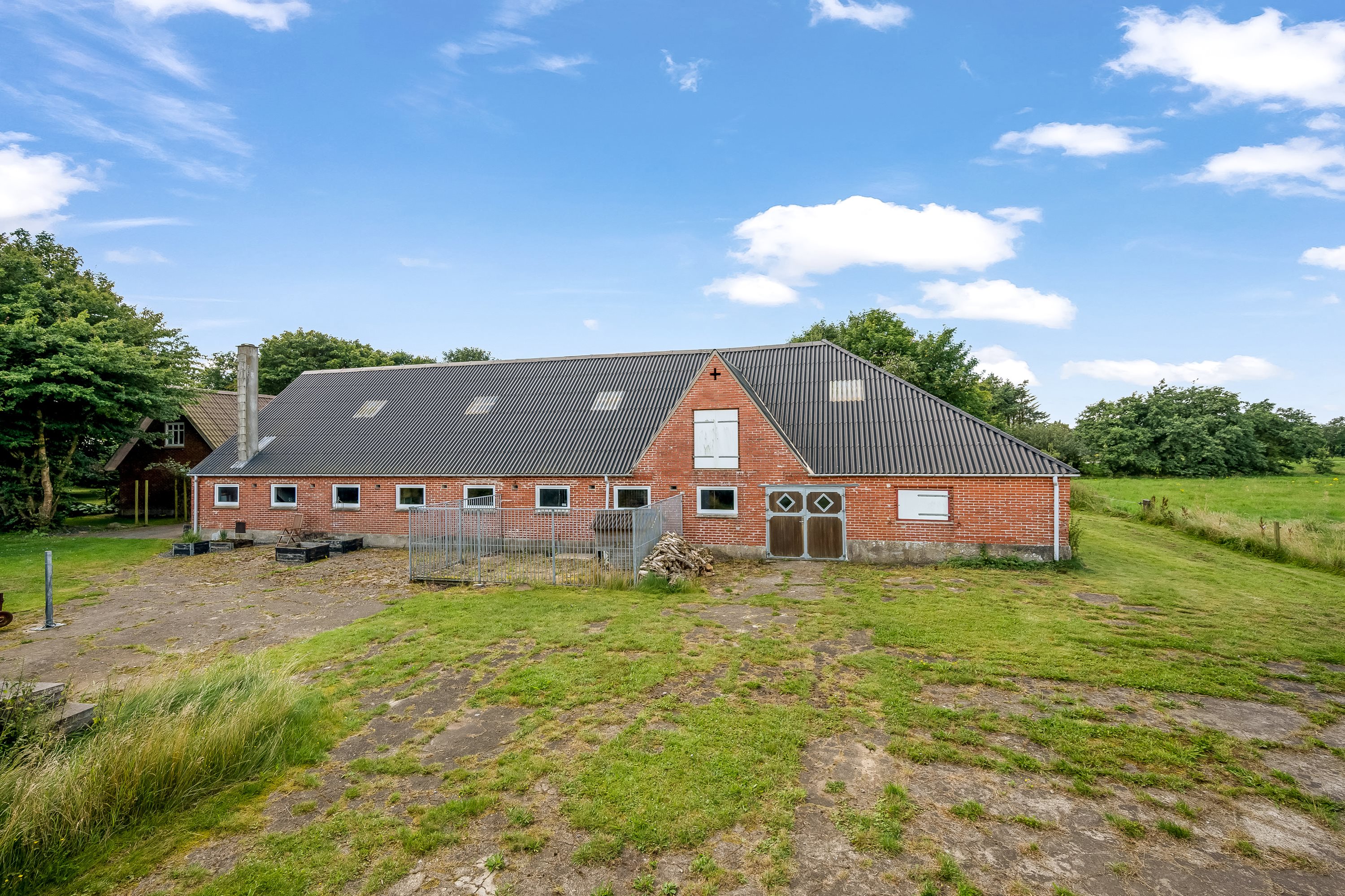 Fremhævet facade billede i fuldskærmstilstand. Billede af Brejningvej 21, Brejning, 6971 Spjald