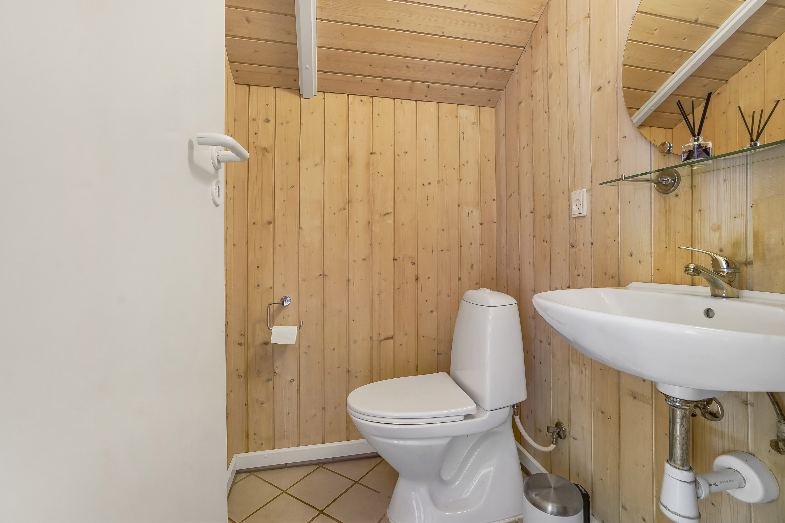 Fremhævet toilet billede i fuldskærmstilstand. Billede af Vestparken 5, Hasmark Strand, 5450 Otterup