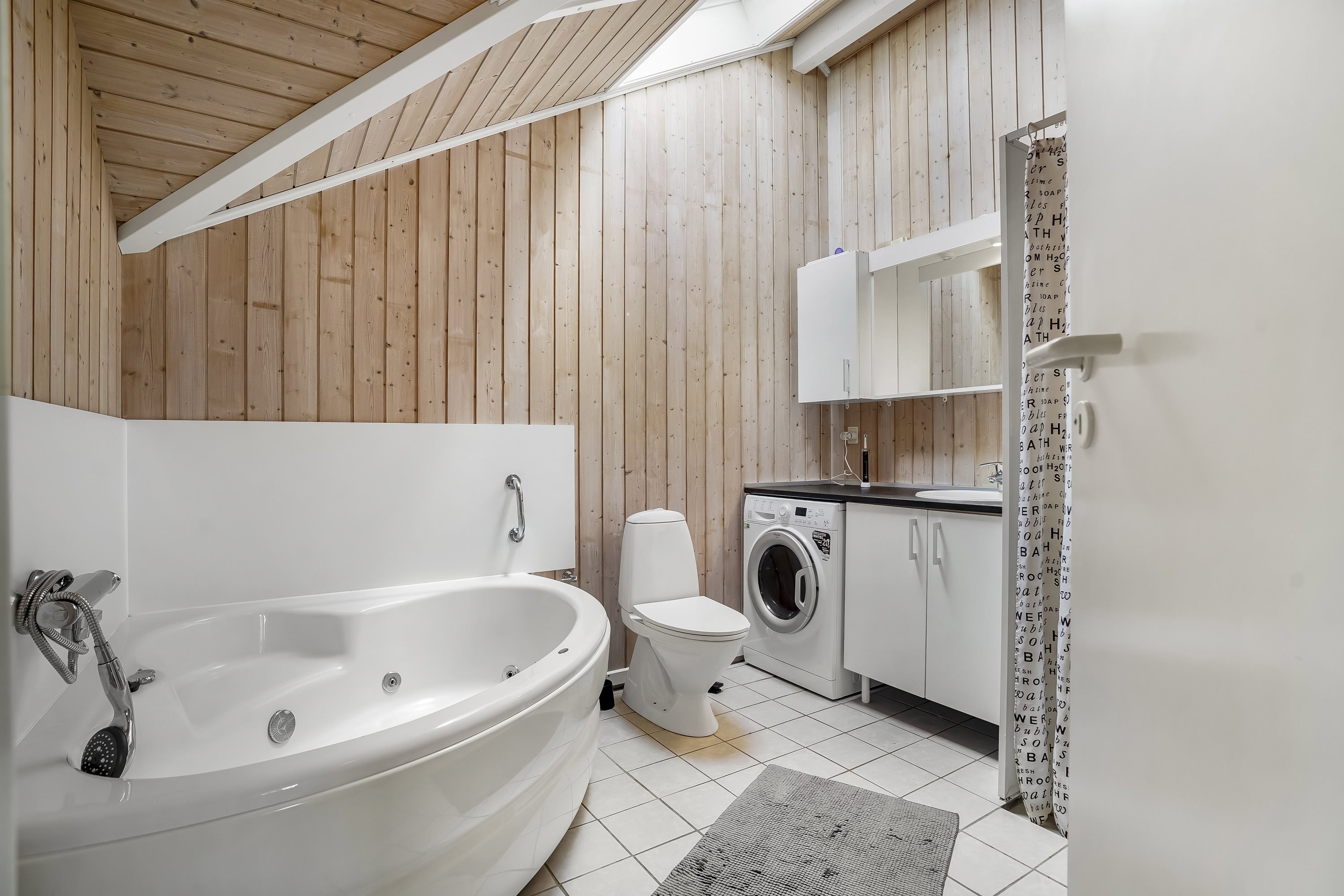 Fremhævet badeværelse billede i fuldskærmstilstand. Billede af Vestparken 5, Hasmark Strand, 5450 Otterup