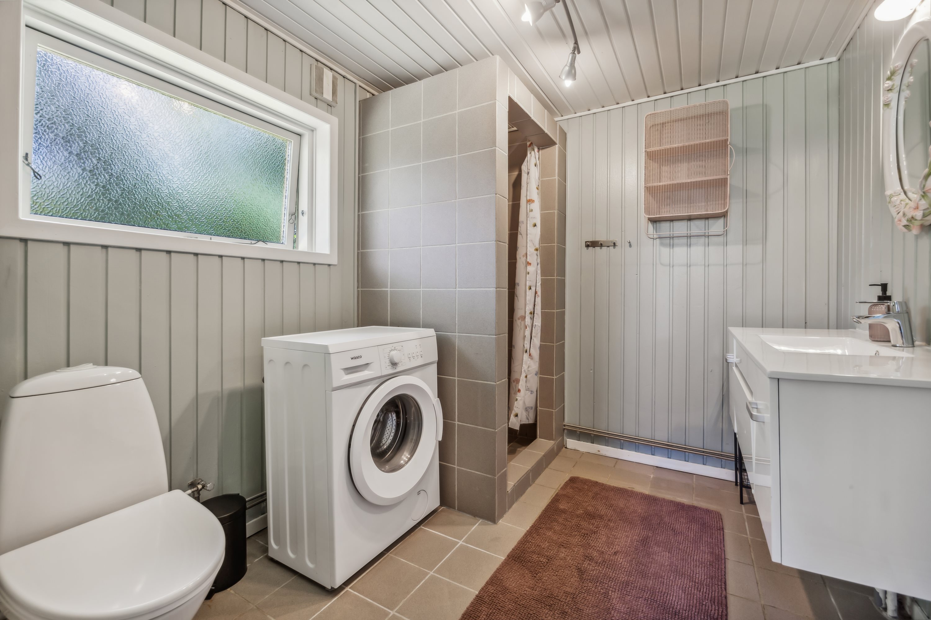 Fremhævet badeværelse billede i fuldskærmstilstand. Billede af Ritavej 24, 9370 Hals