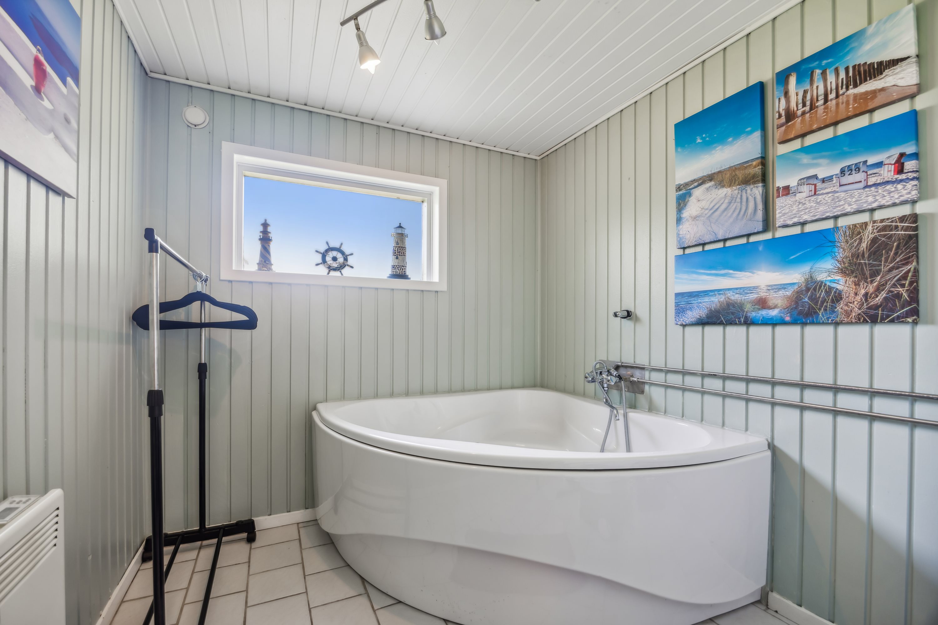 Fremhævet badeværelse billede i fuldskærmstilstand. Billede af Ritavej 24, 9370 Hals