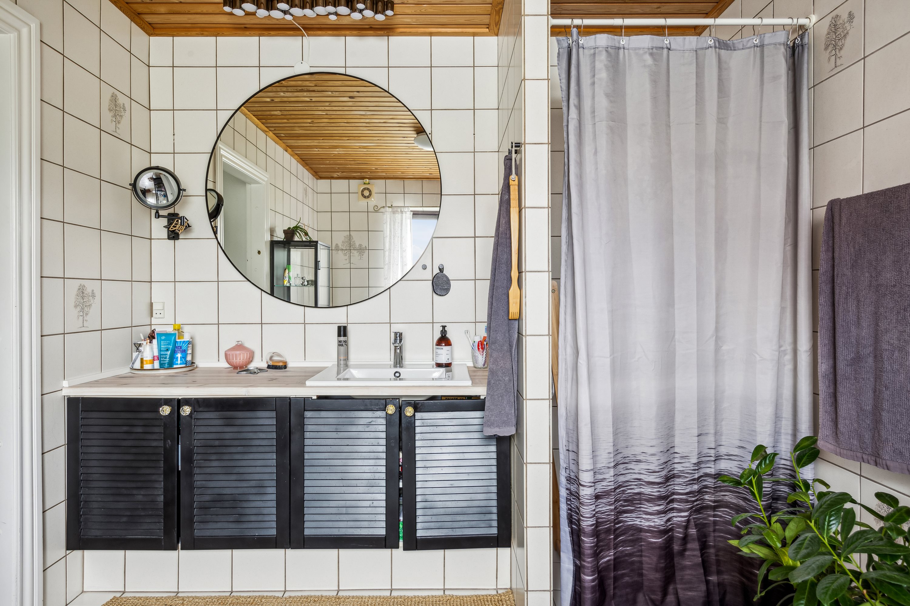 Fremhævet badeværelse billede i fuldskærmstilstand. Billede af Jens Nielsensvej 5, Vester Åby, 5600 Faaborg