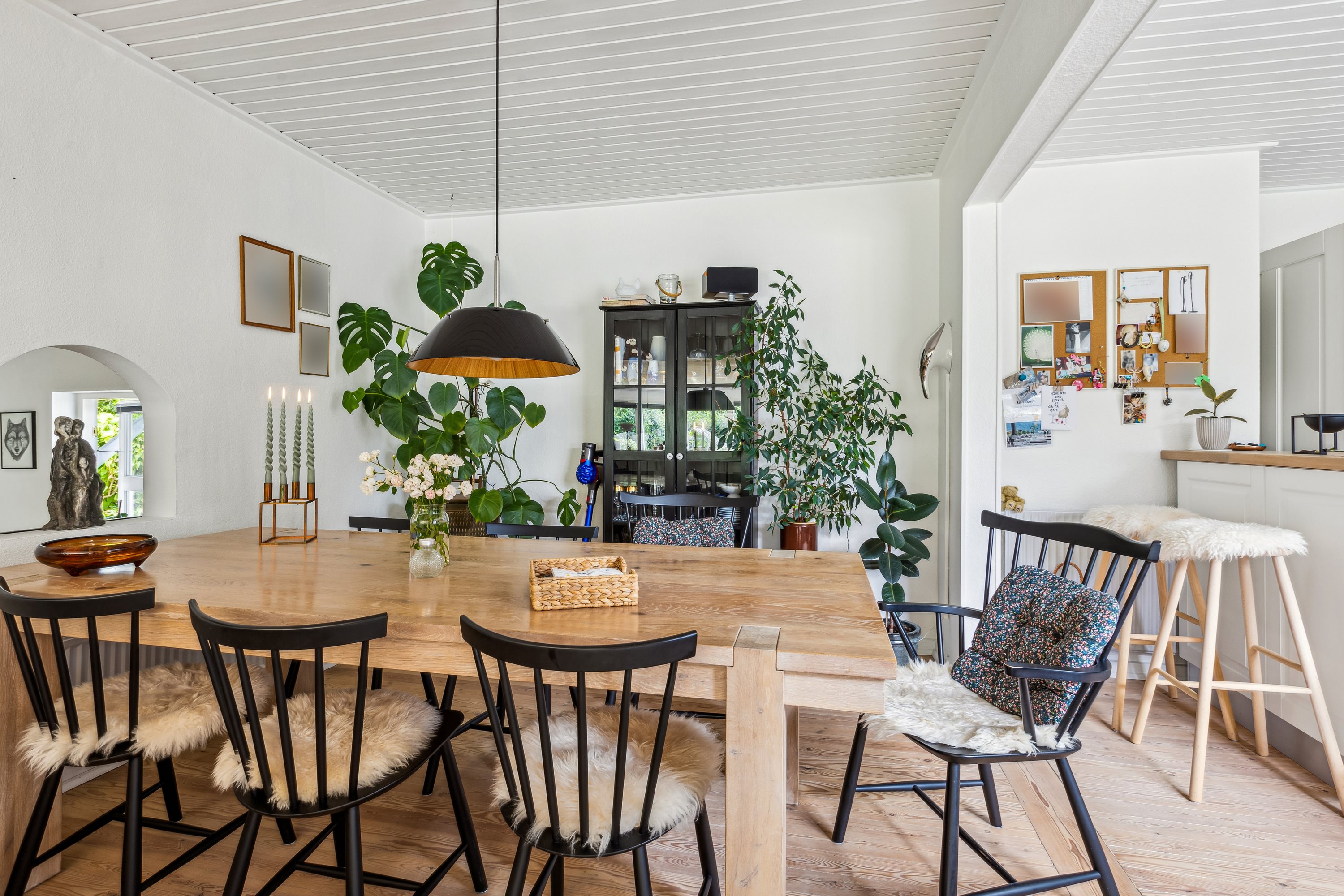 Fremhævet stue billede i fuldskærmstilstand. Billede af Jens Nielsensvej 5, Vester Åby, 5600 Faaborg