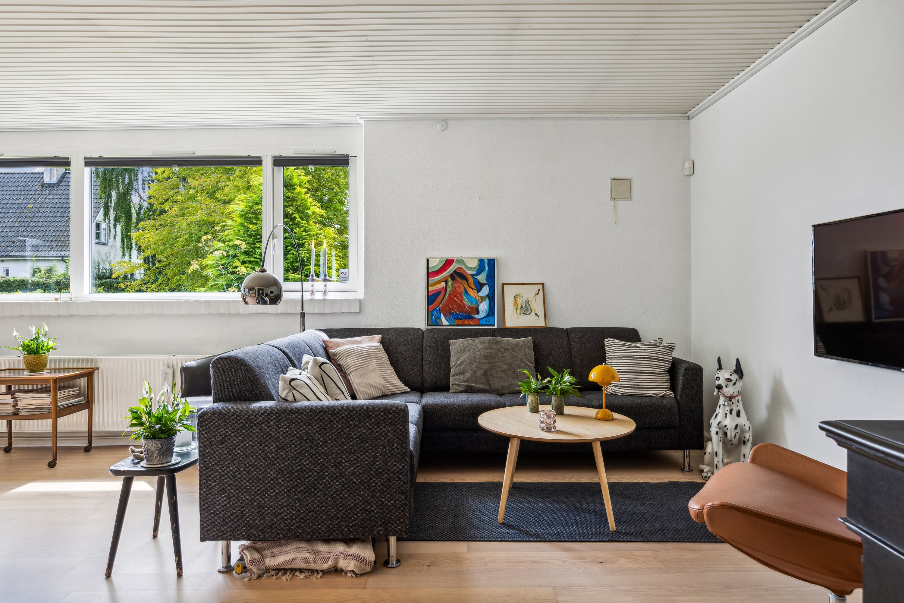 Fremhævet stue billede i fuldskærmstilstand. Billede af Jens Nielsensvej 5, Vester Åby, 5600 Faaborg