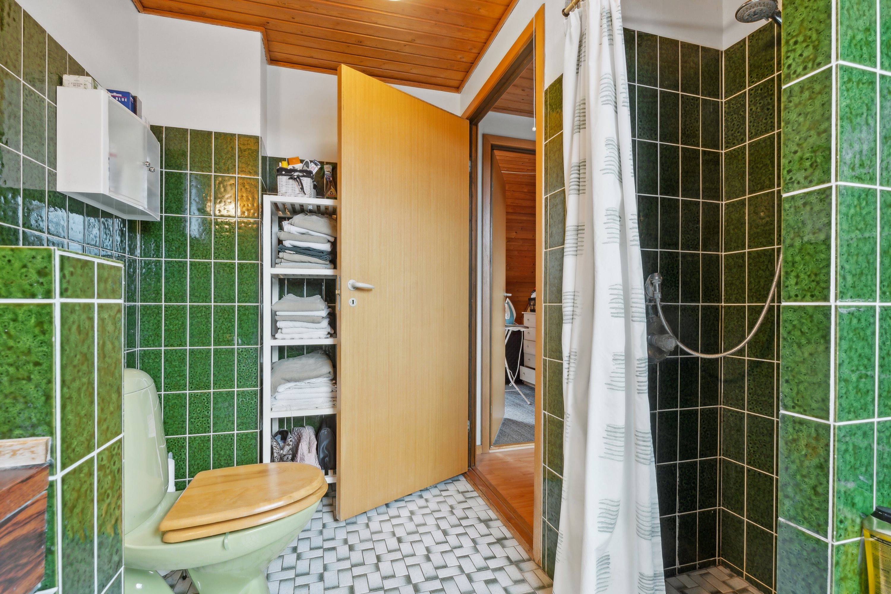 Fremhævet badeværelse billede i fuldskærmstilstand. Billede af Louisenvænget 3, 5700 Svendborg