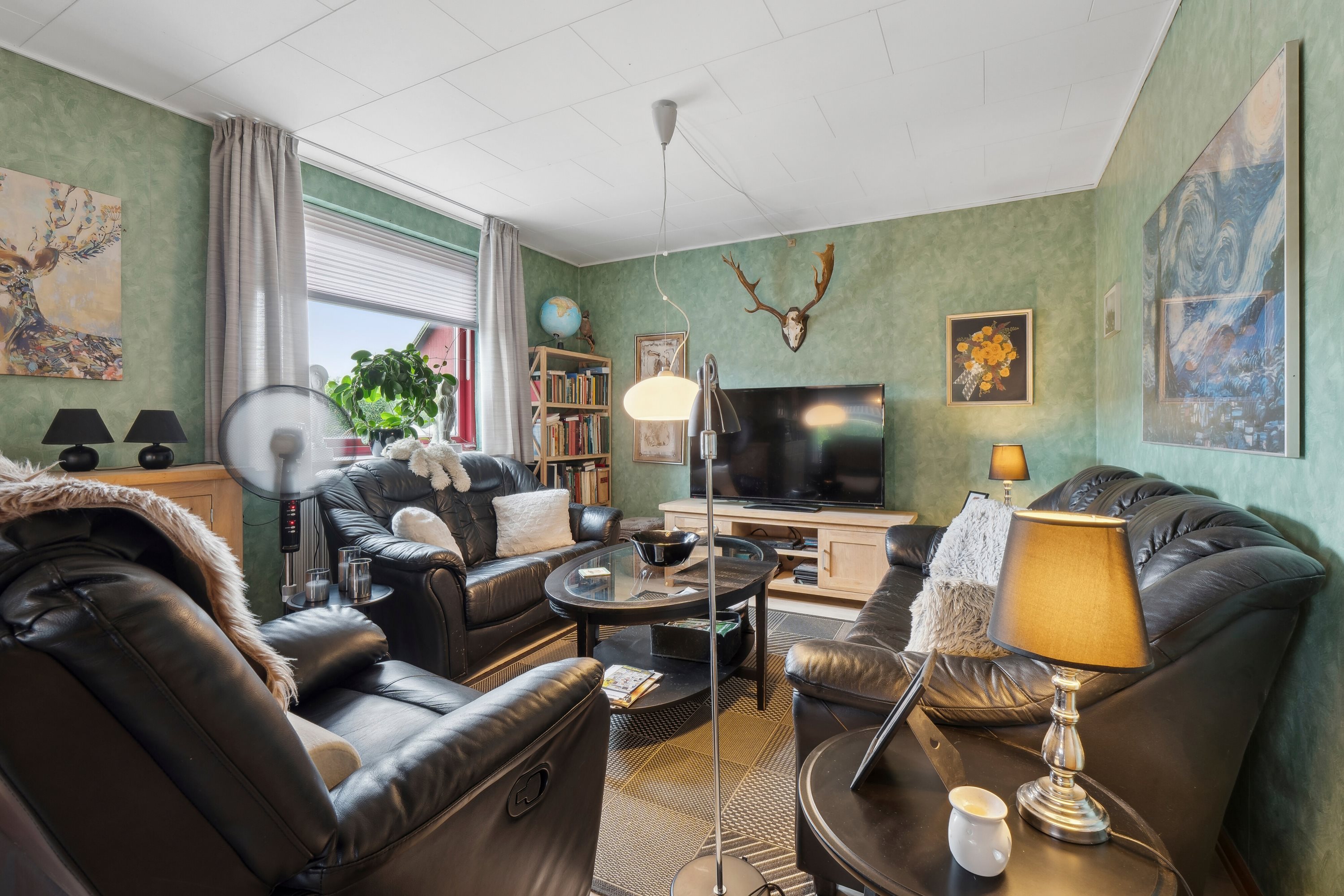 Fremhævet stue billede i fuldskærmstilstand. Billede af Louisenvænget 3, 5700 Svendborg