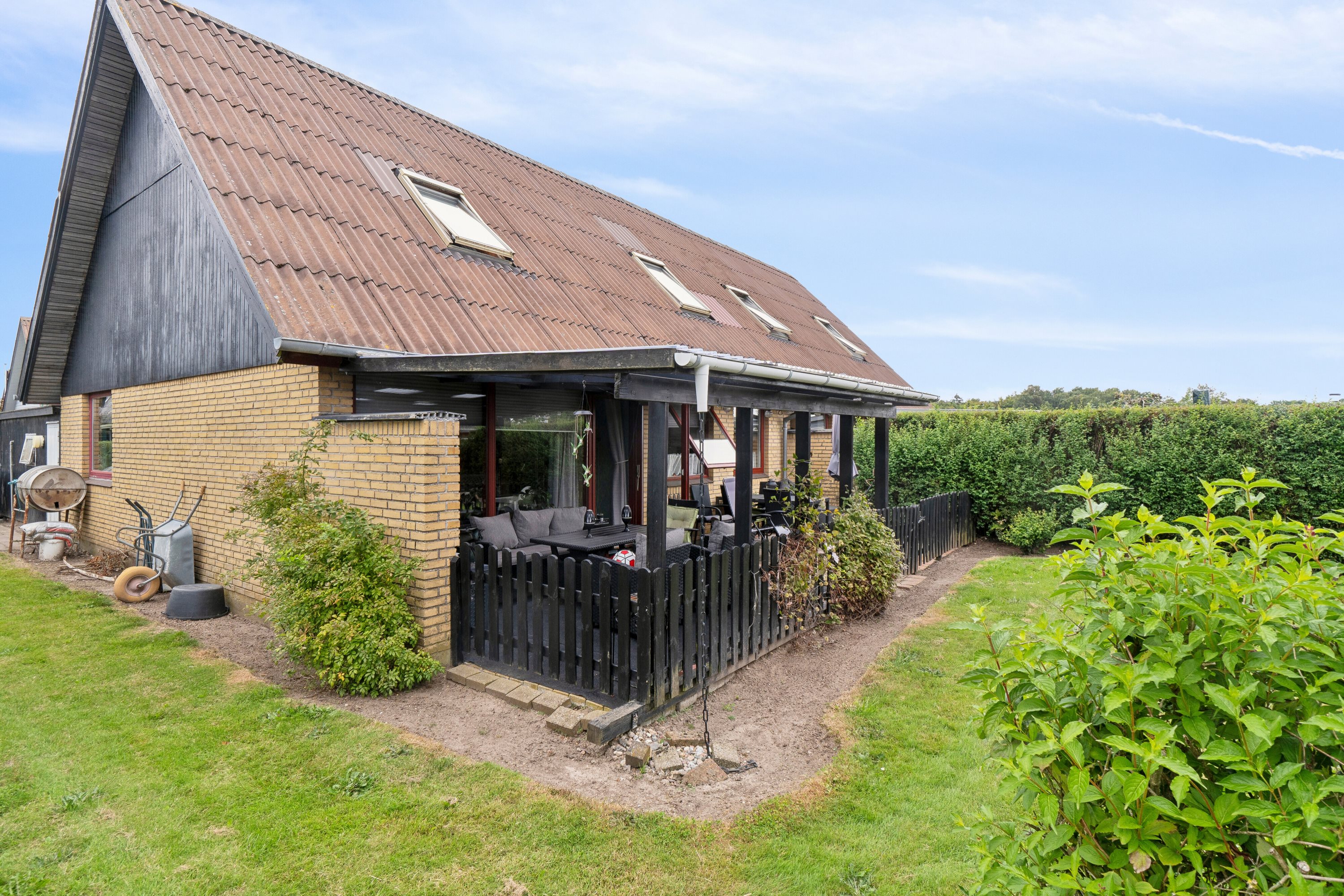 Fremhævet set fra haven billede i fuldskærmstilstand. Billede af Louisenvænget 3, 5700 Svendborg