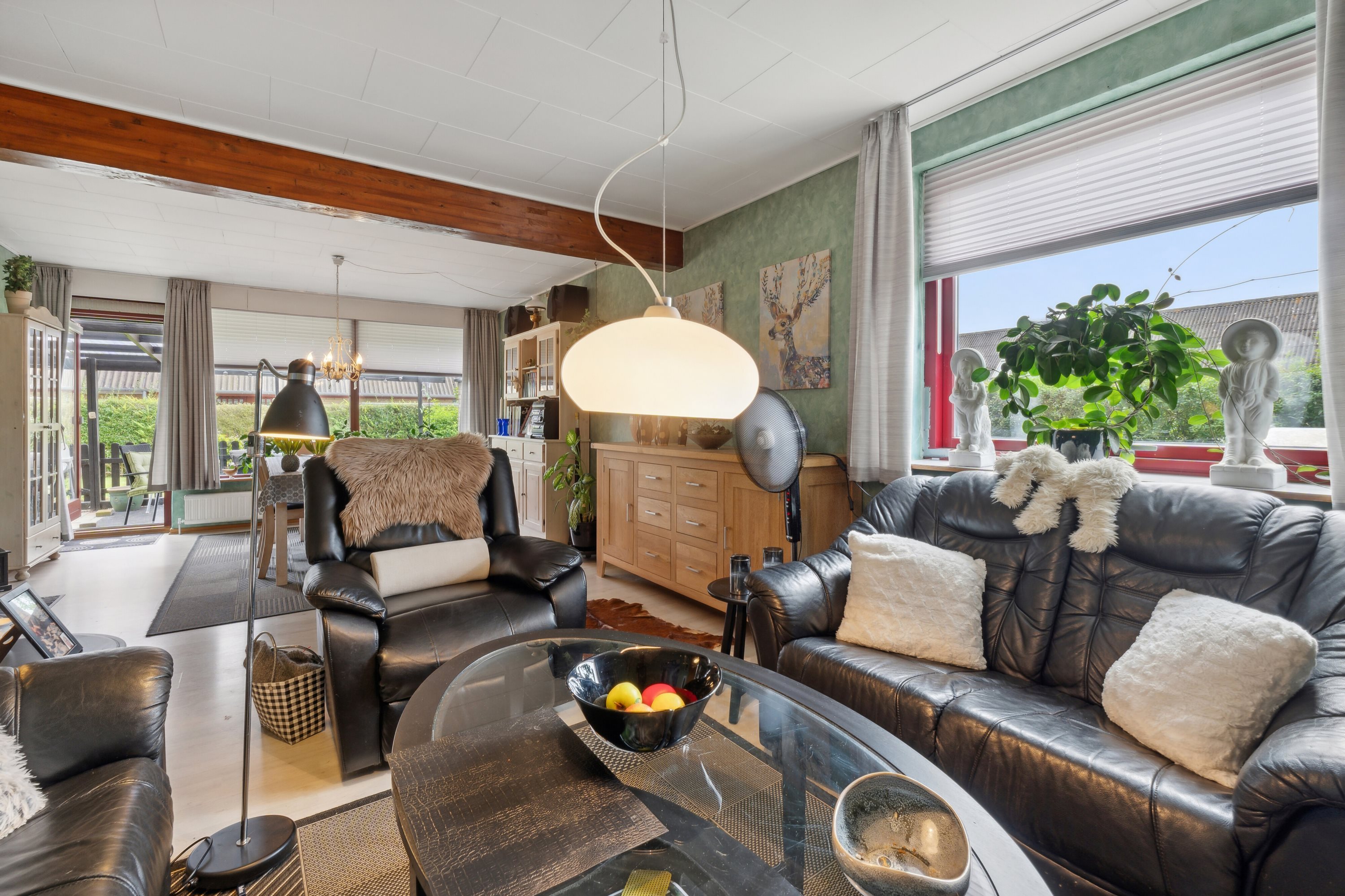 Fremhævet stue billede i fuldskærmstilstand. Billede af Louisenvænget 3, 5700 Svendborg