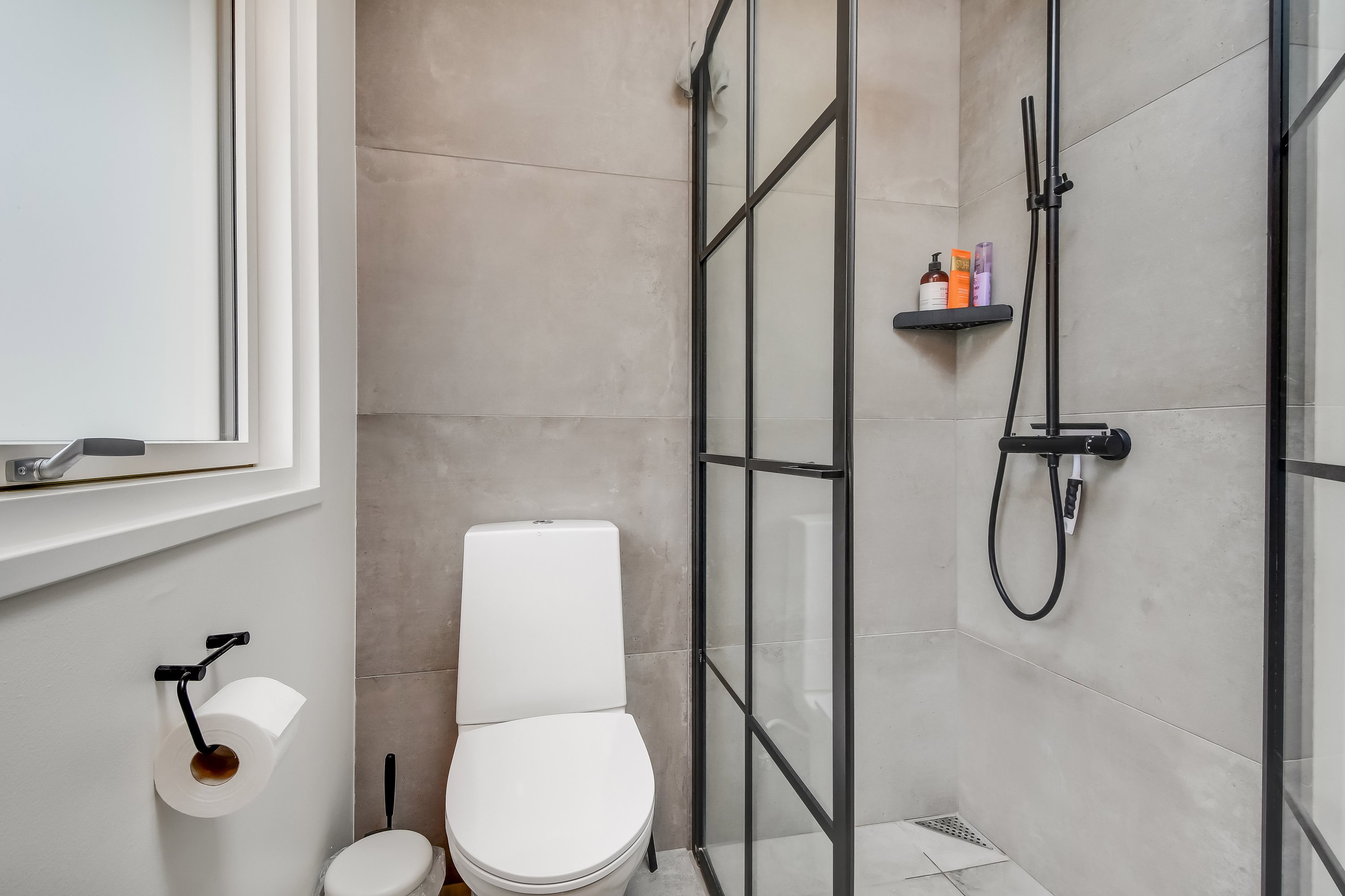 Fremhævet badeværelse billede i fuldskærmstilstand. Billede af Lyngvej 28, Rindby Strand, 6720 Fanø