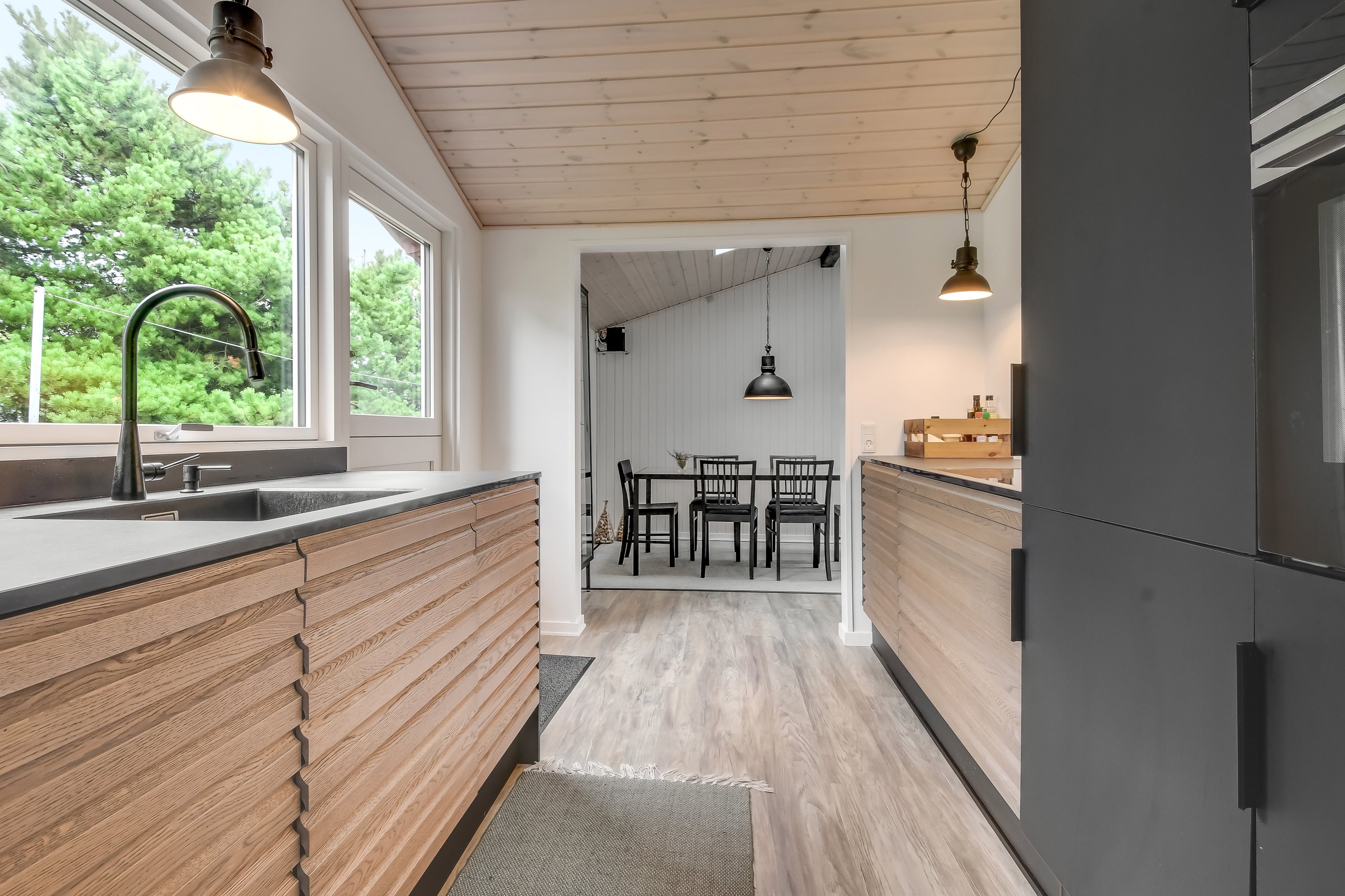 Fremhævet køkken billede i fuldskærmstilstand. Billede af Lyngvej 28, Rindby Strand, 6720 Fanø