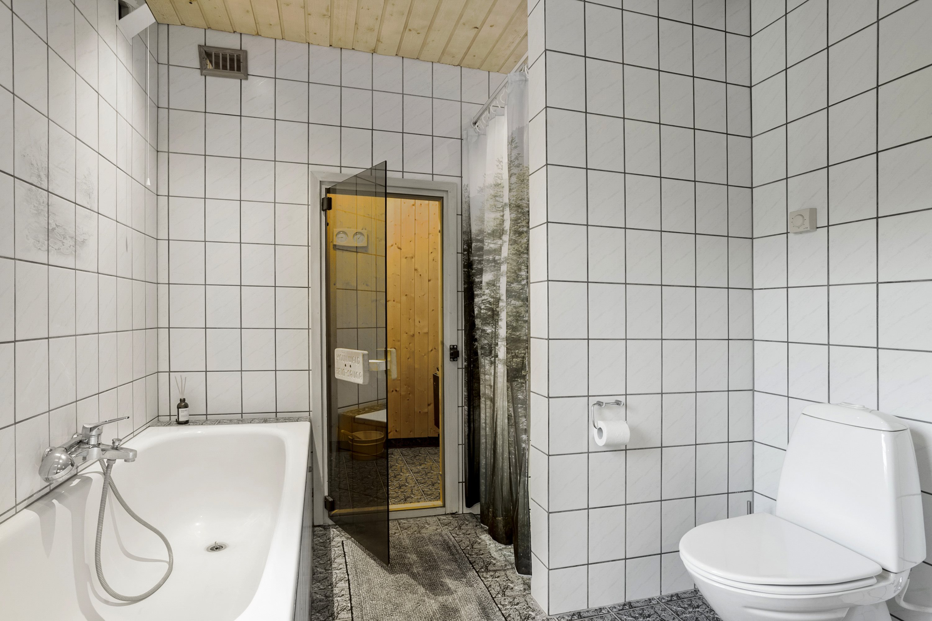 Fremhævet badeværelse billede i fuldskærmstilstand. Billede af Ø. Gesten Mosevej 18, 6621 Gesten