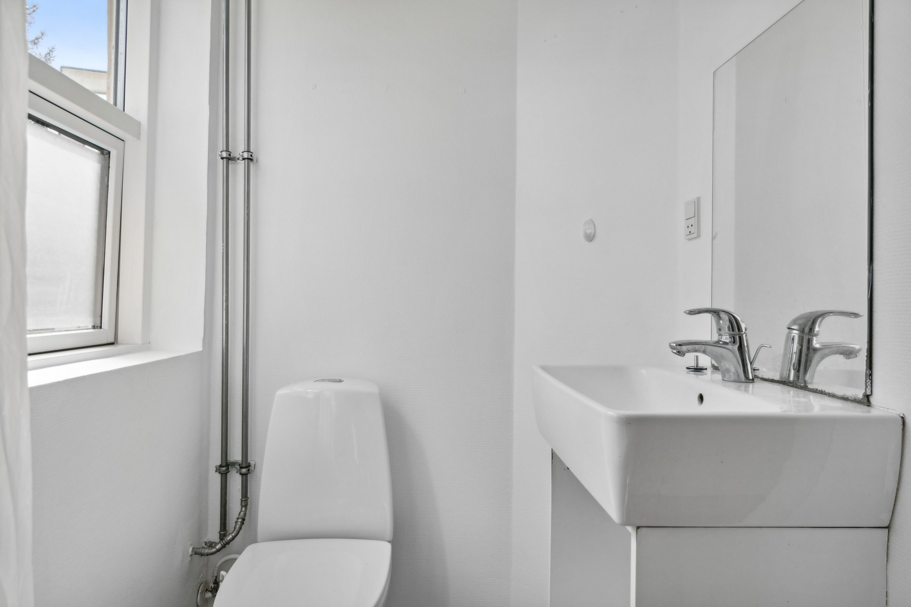 Fremhævet badeværelse billede i fuldskærmstilstand. Billede af Markskellet 13, 3400 Hillerød