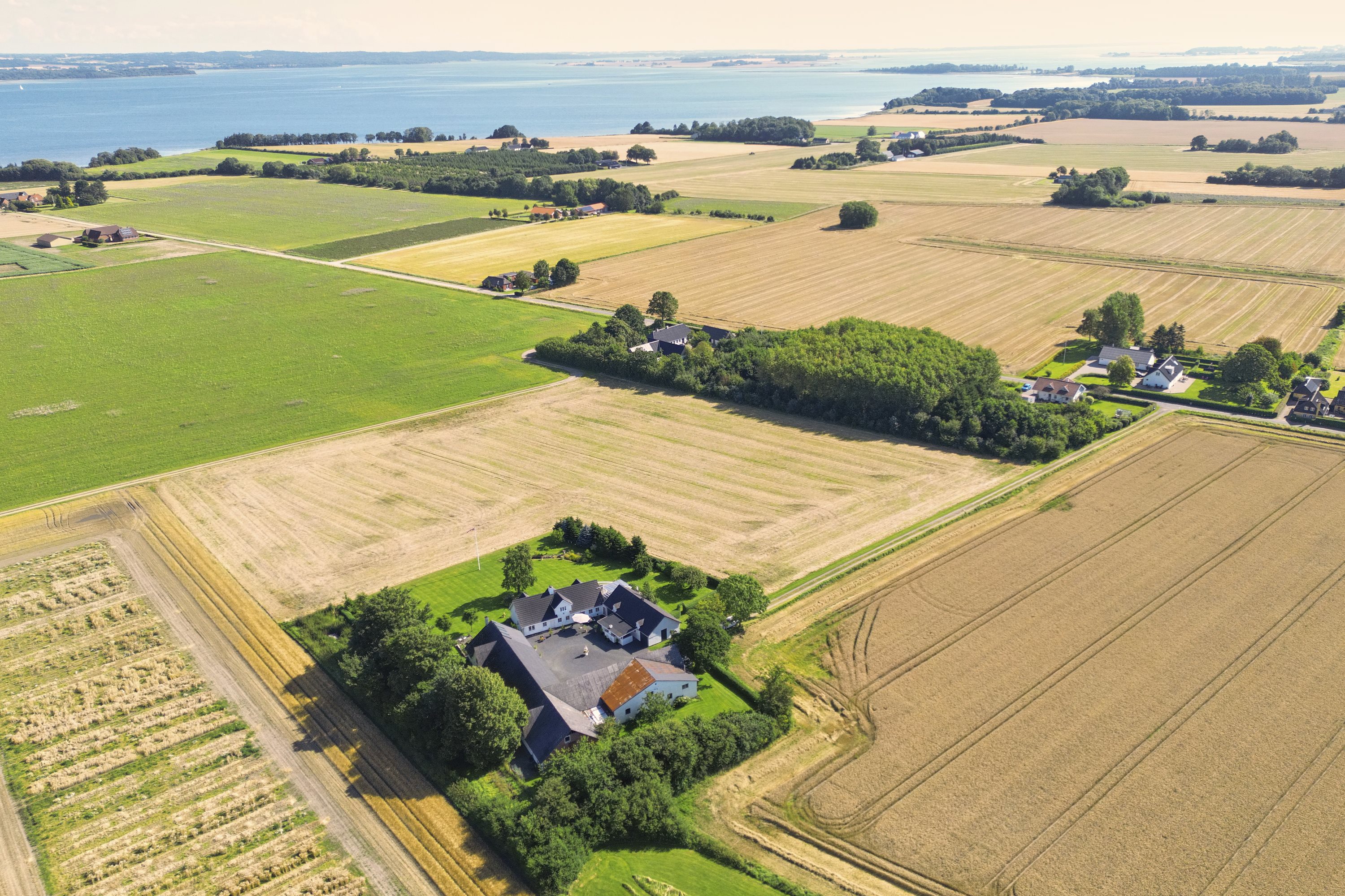 Fremhævet  billede i fuldskærmstilstand. Billede af Brund Strandvej 19, Brund, 7130 Juelsminde