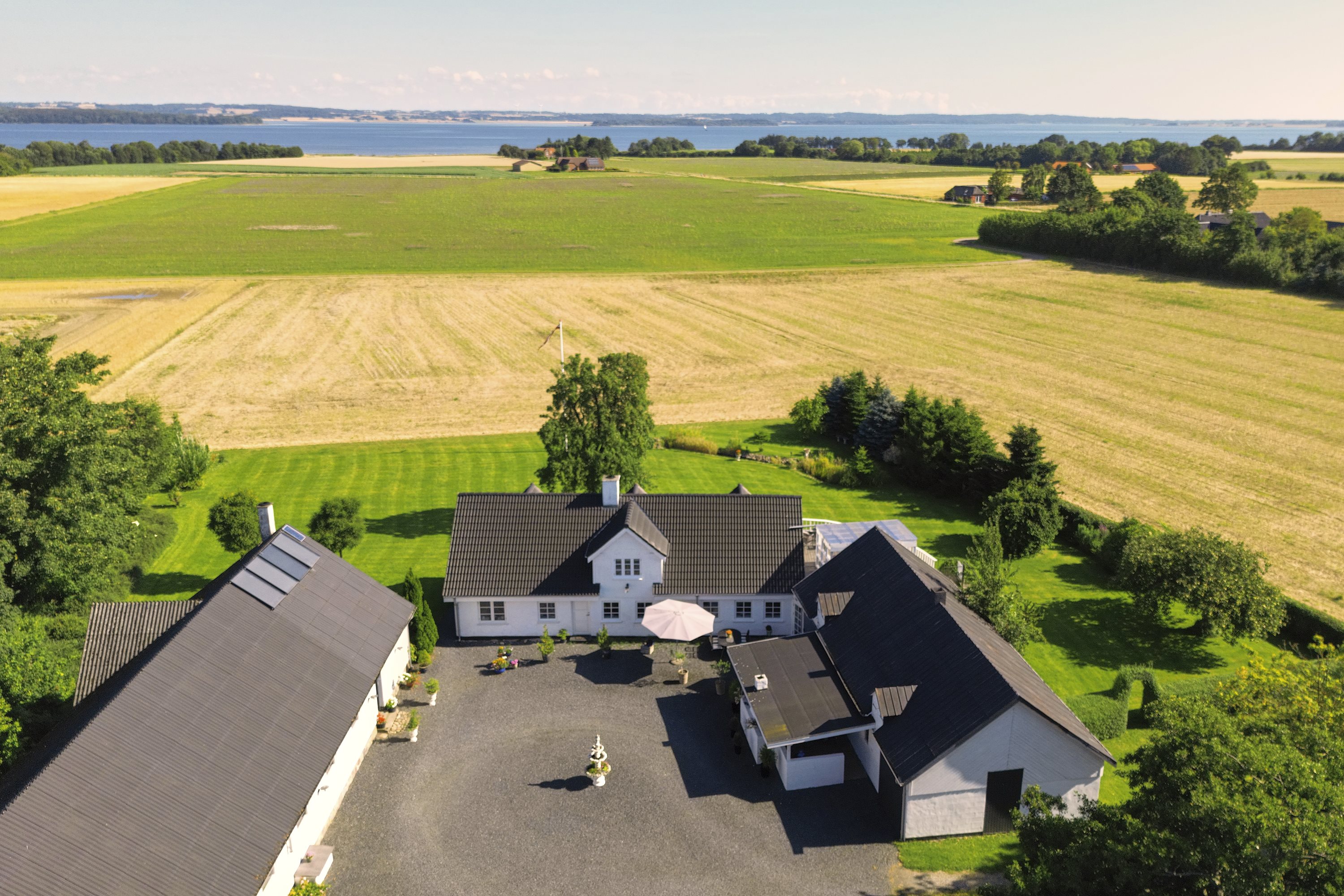 Miniaturebillede 1: . Billede af Brund Strandvej 19, Brund, 7130 Juelsminde