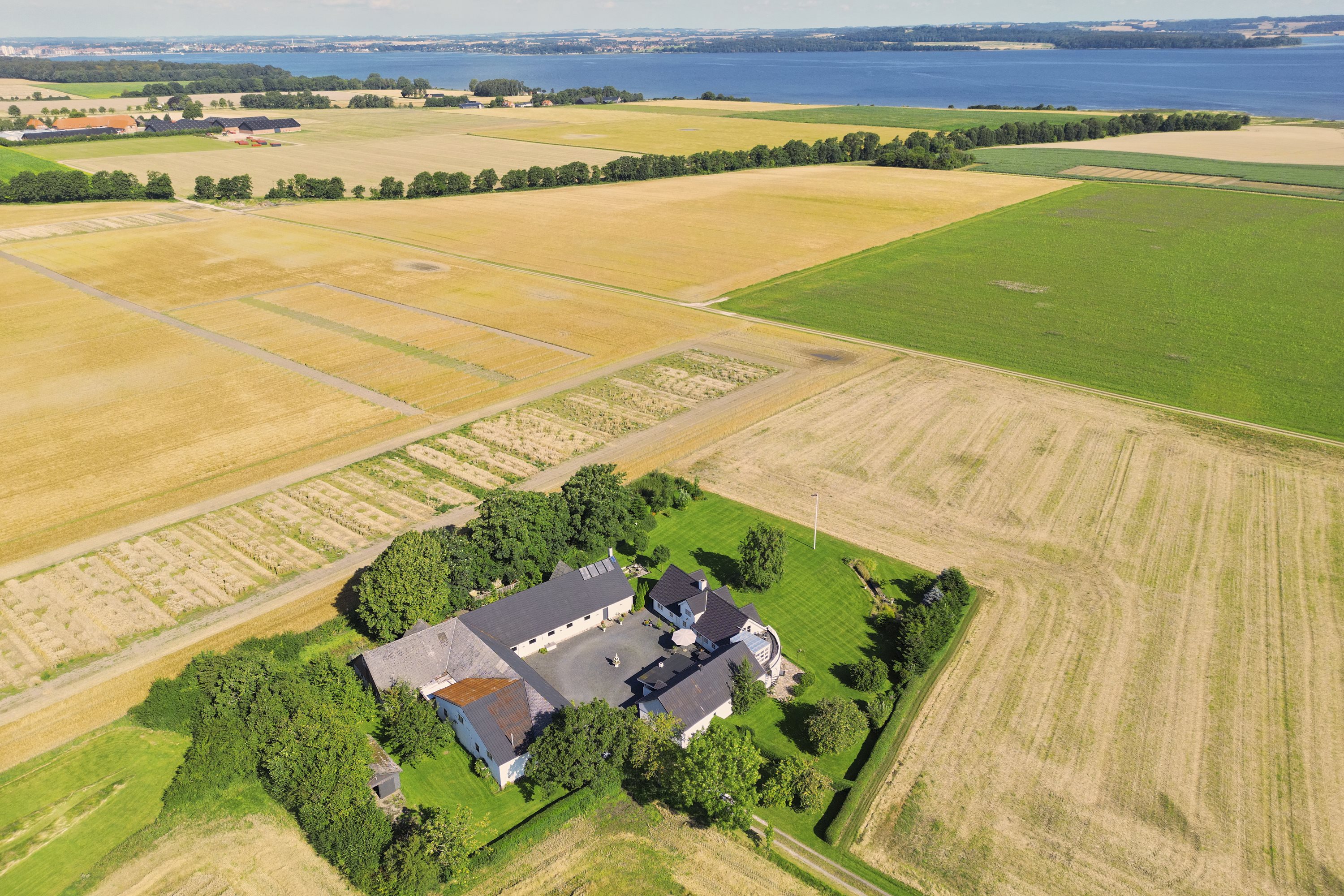 Fremhævet  billede i fuldskærmstilstand. Billede af Brund Strandvej 19, Brund, 7130 Juelsminde