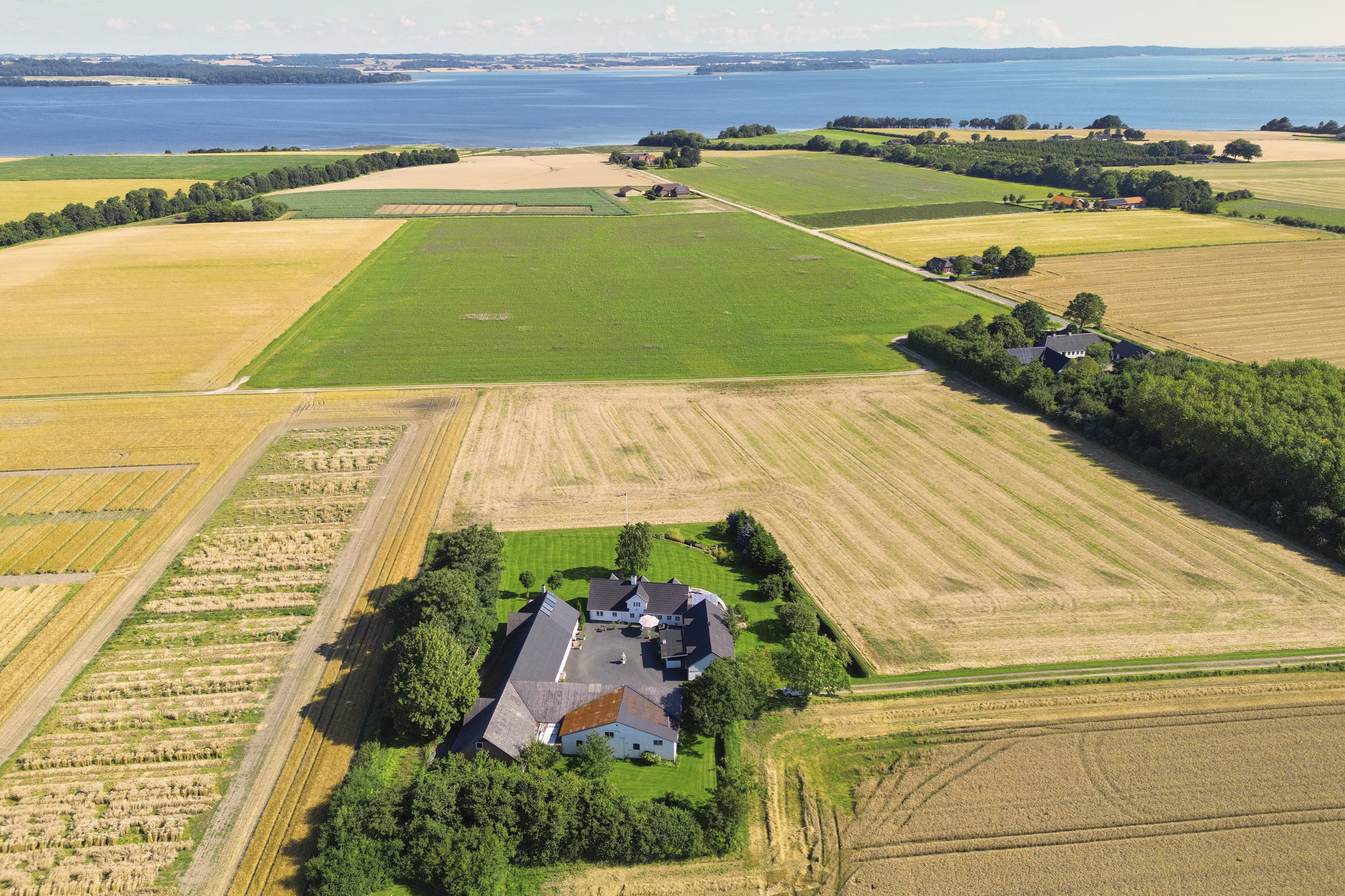 Miniaturebillede 2: . Billede af Brund Strandvej 19, Brund, 7130 Juelsminde