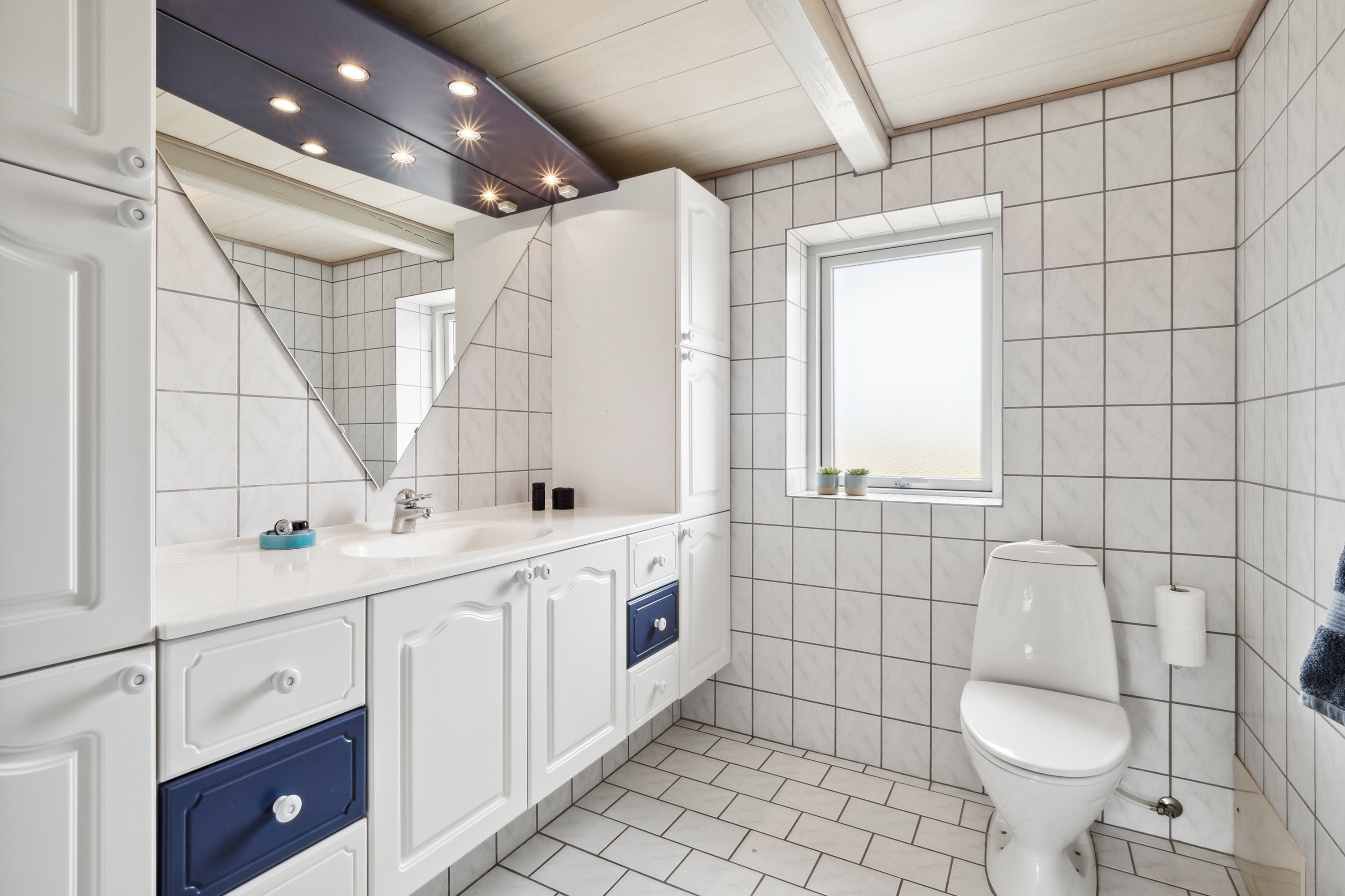 Fremhævet badeværelse billede i fuldskærmstilstand. Billede af Heltoften 50, Flade, 7900 Nykøbing M