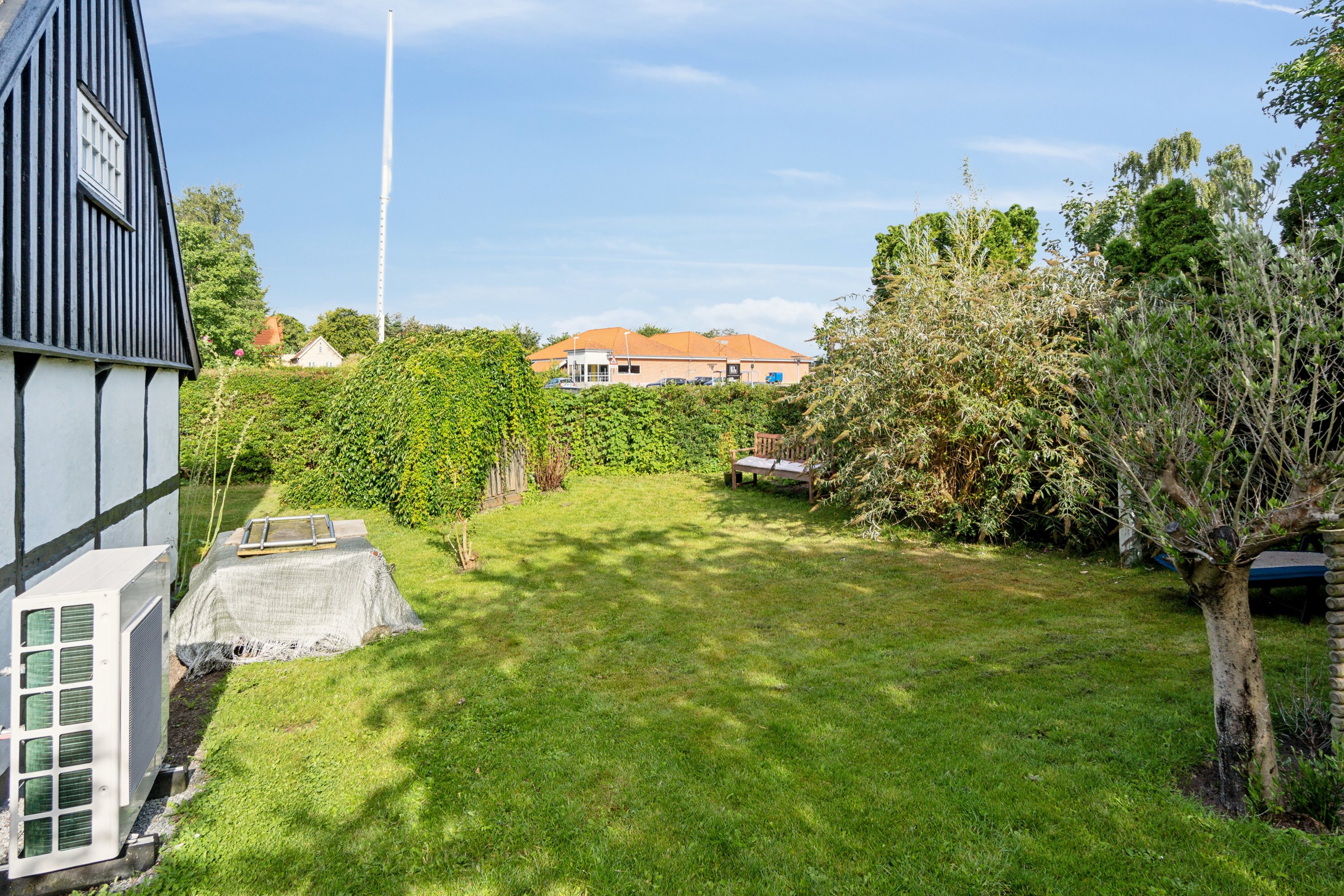 Fremhævet set fra haven billede i fuldskærmstilstand. Billede af Lillegade 24, 4070 Kirke Hyllinge