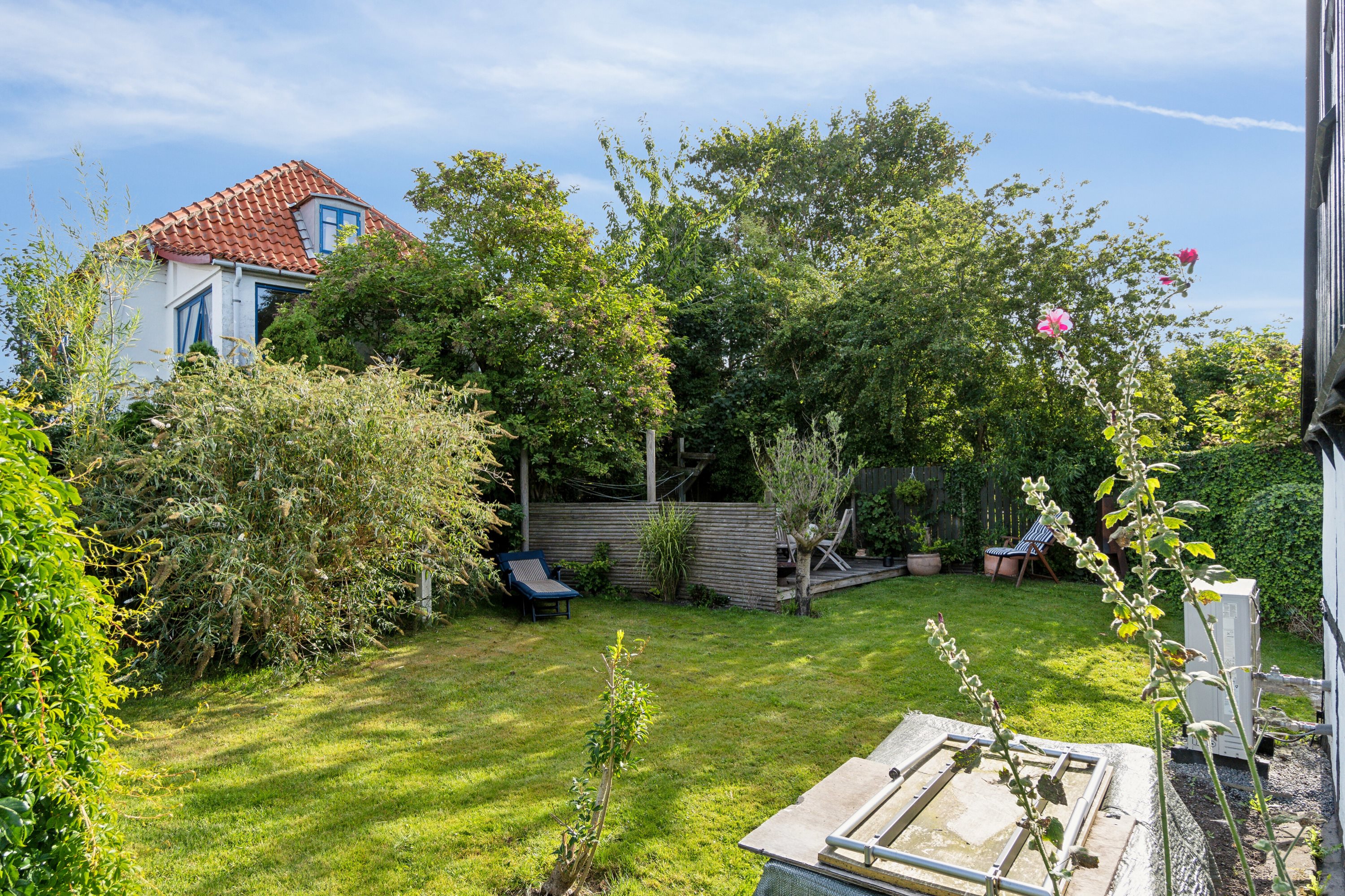 Fremhævet set fra haven billede i fuldskærmstilstand. Billede af Lillegade 24, 4070 Kirke Hyllinge