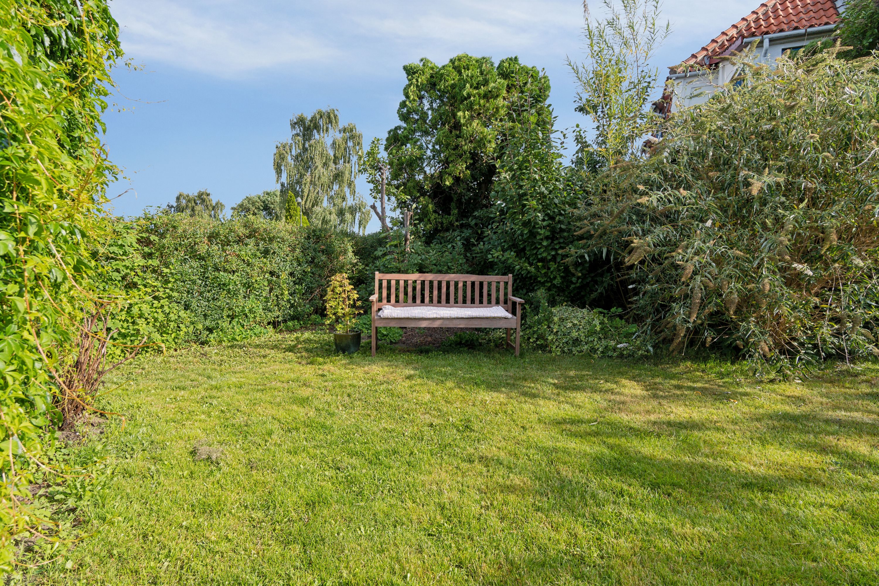 Fremhævet set fra haven billede i fuldskærmstilstand. Billede af Lillegade 24, 4070 Kirke Hyllinge