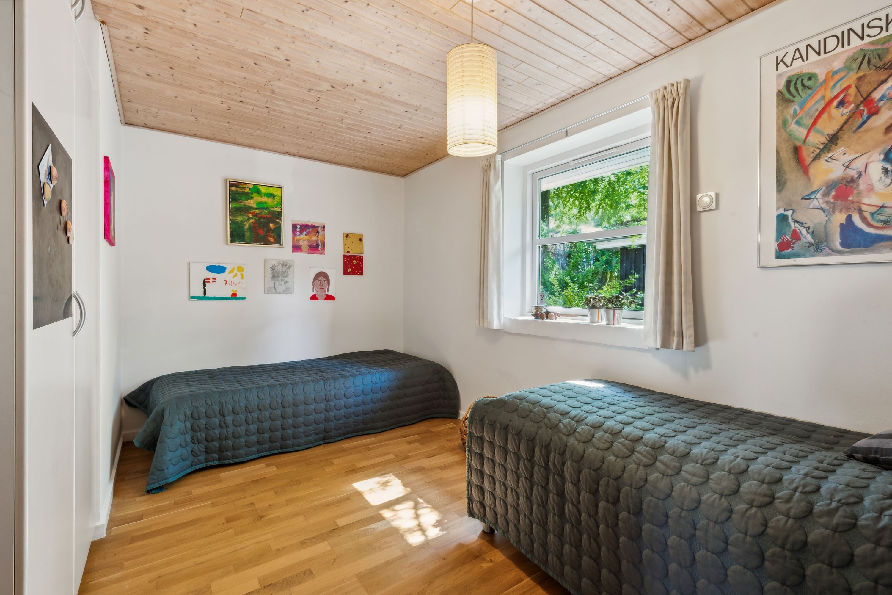 Fremhævet værelse billede i fuldskærmstilstand. Billede af Hammermøllevej 17A, 3150 Hellebæk