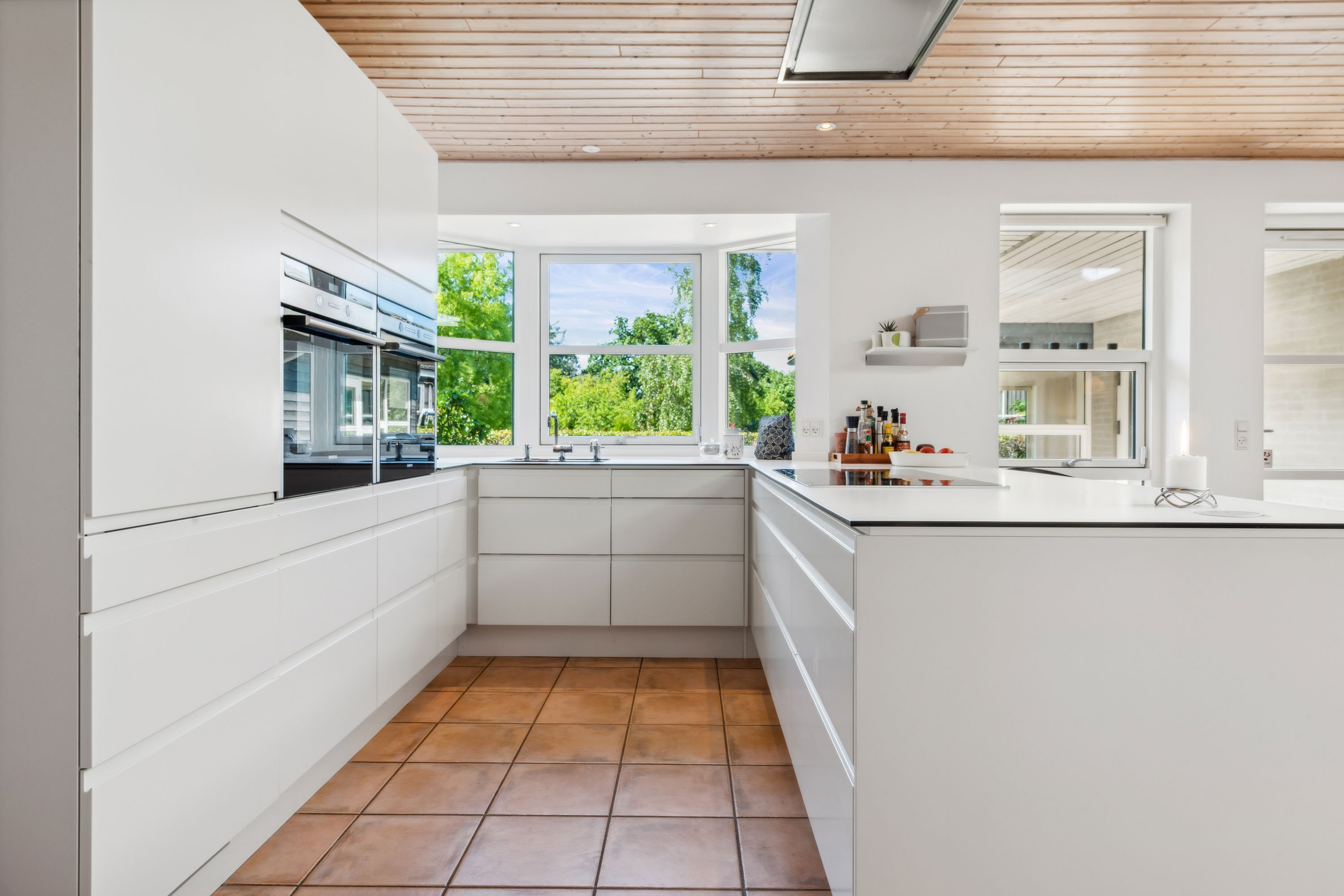 Fremhævet køkken billede i fuldskærmstilstand. Billede af Hammermøllevej 17A, 3150 Hellebæk