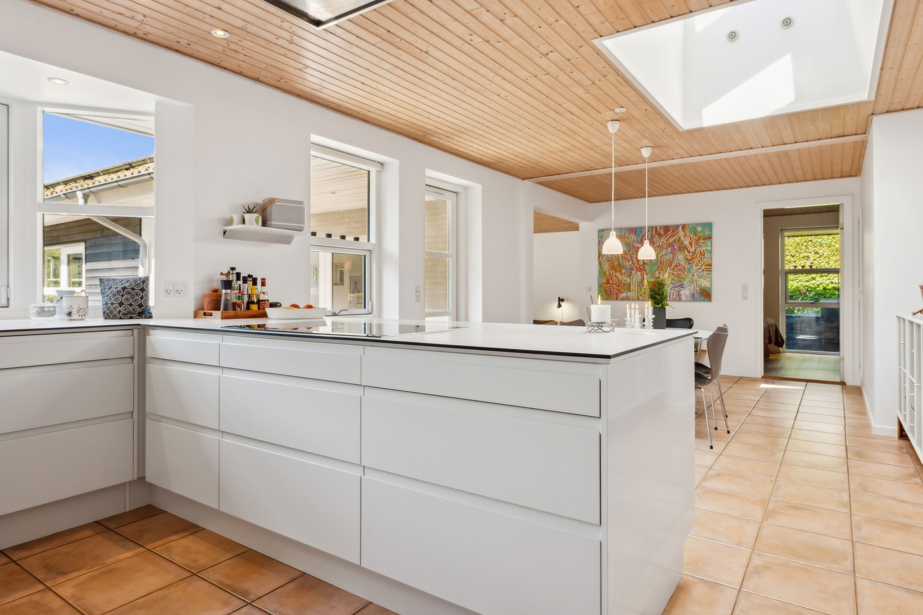 Fremhævet køkken billede i fuldskærmstilstand. Billede af Hammermøllevej 17A, 3150 Hellebæk