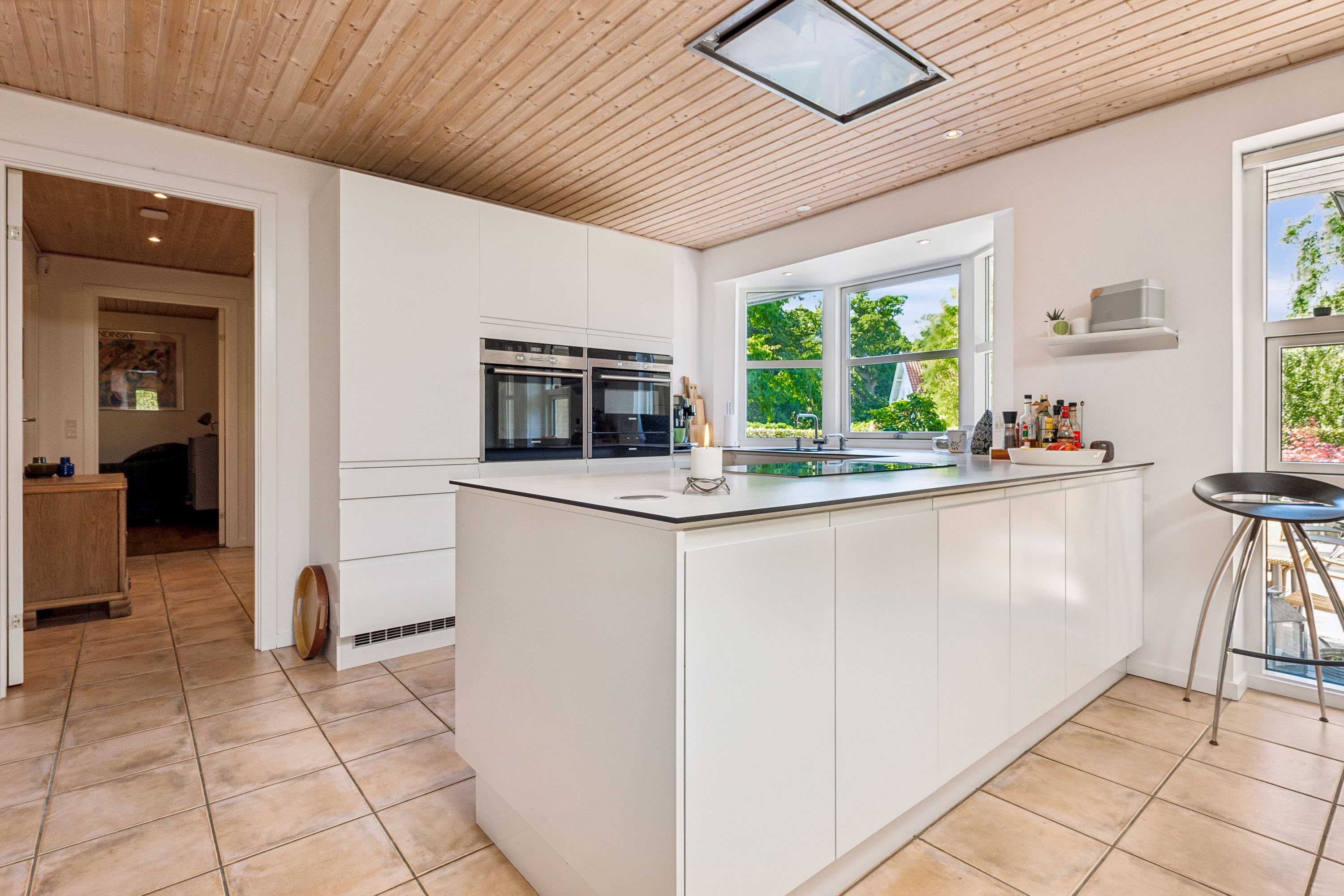 Fremhævet køkken billede i fuldskærmstilstand. Billede af Hammermøllevej 17A, 3150 Hellebæk