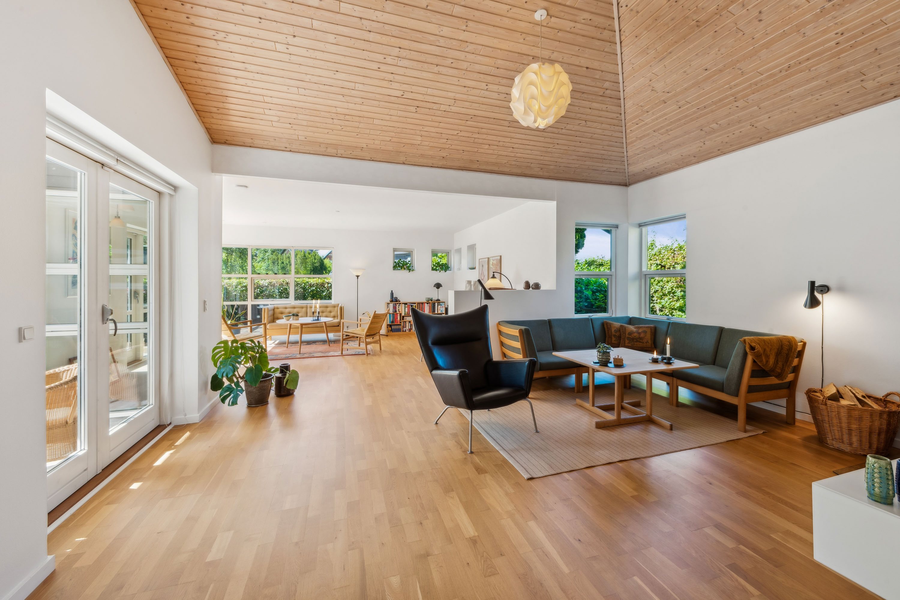 Fremhævet stue billede i fuldskærmstilstand. Billede af Hammermøllevej 17A, 3150 Hellebæk