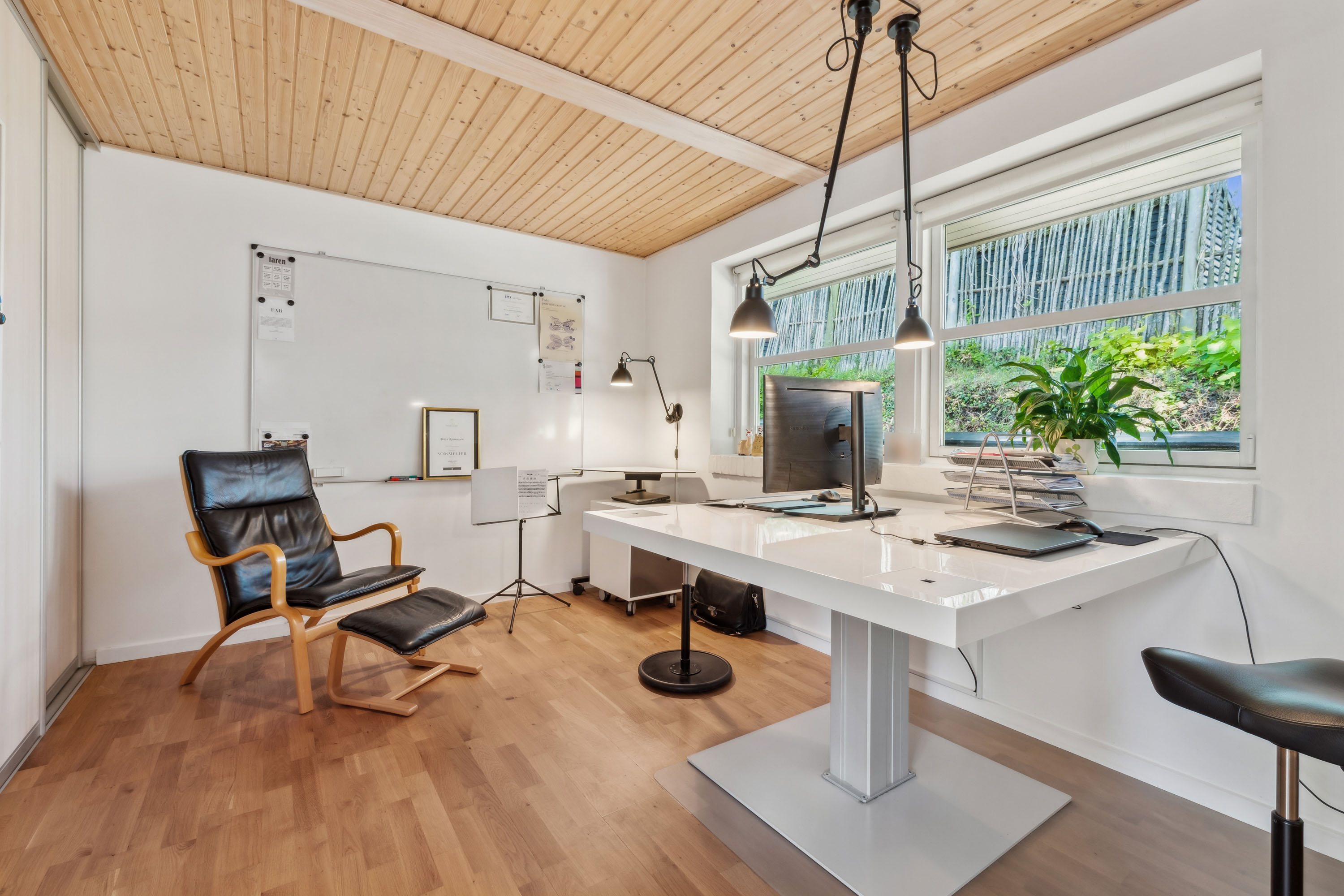 Fremhævet værelse billede i fuldskærmstilstand. Billede af Hammermøllevej 17A, 3150 Hellebæk