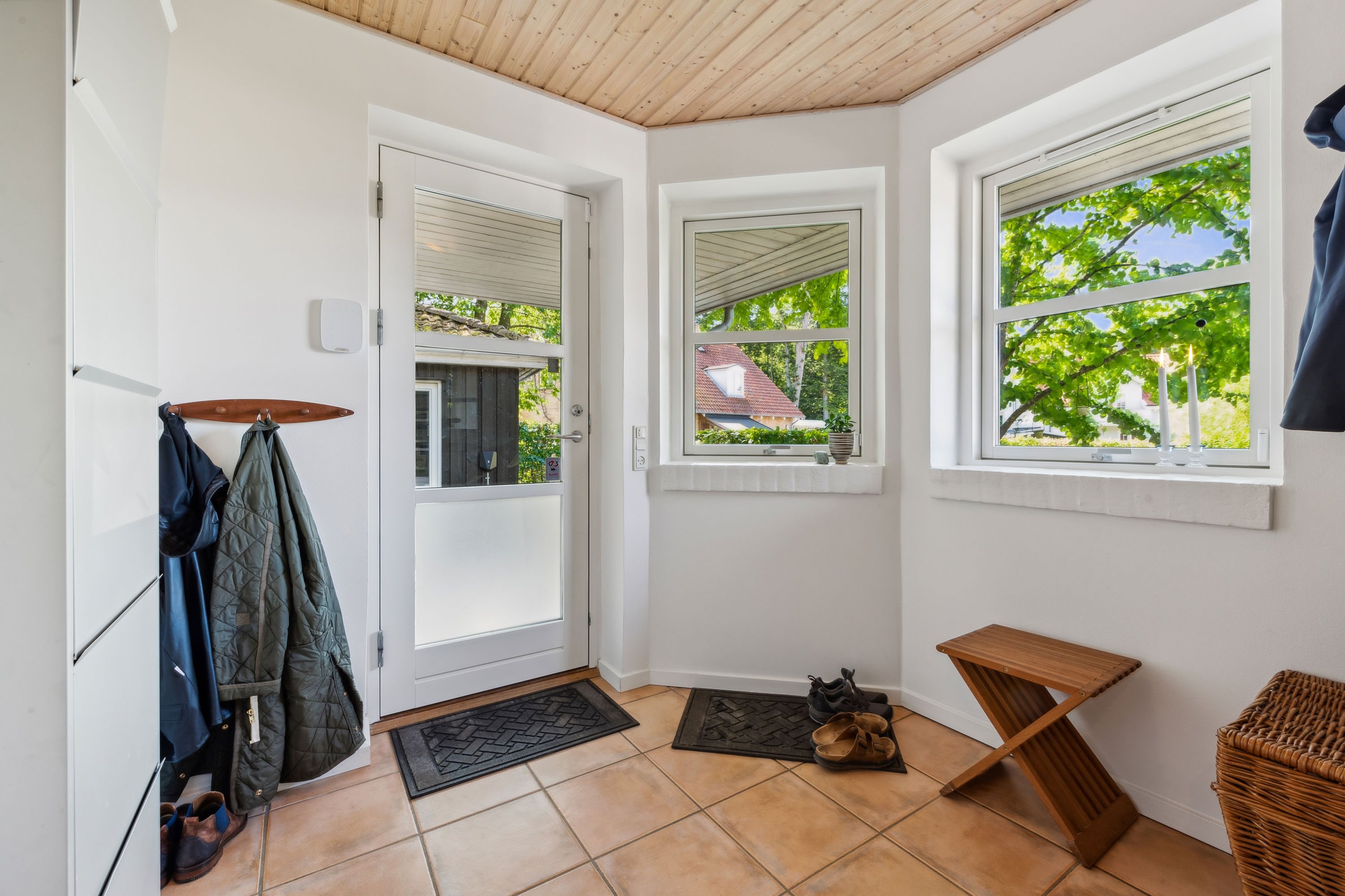 Fremhævet entré billede i fuldskærmstilstand. Billede af Hammermøllevej 17A, 3150 Hellebæk