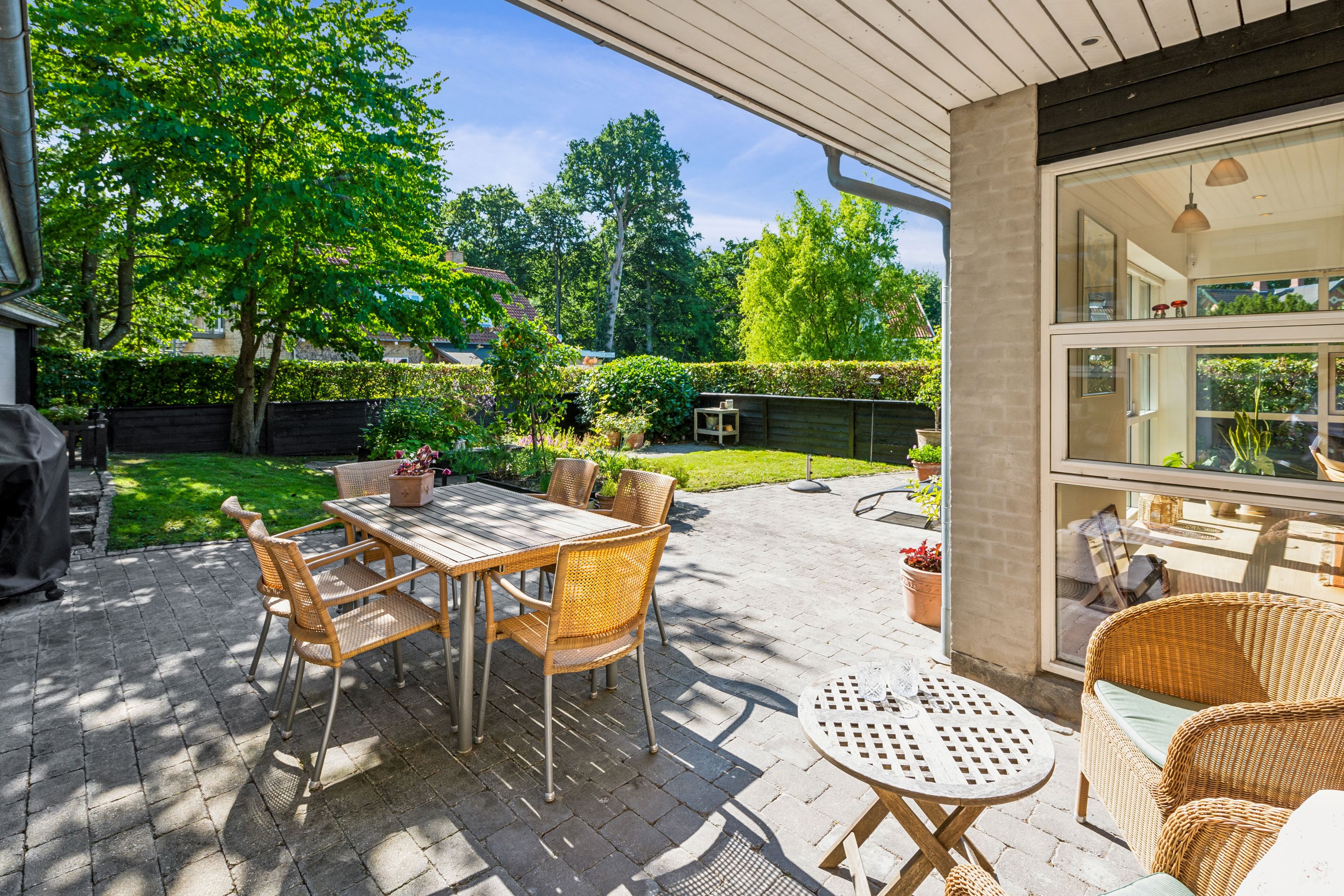 Miniaturebillede 1: terrasse. Billede af Hammermøllevej 17A, 3150 Hellebæk