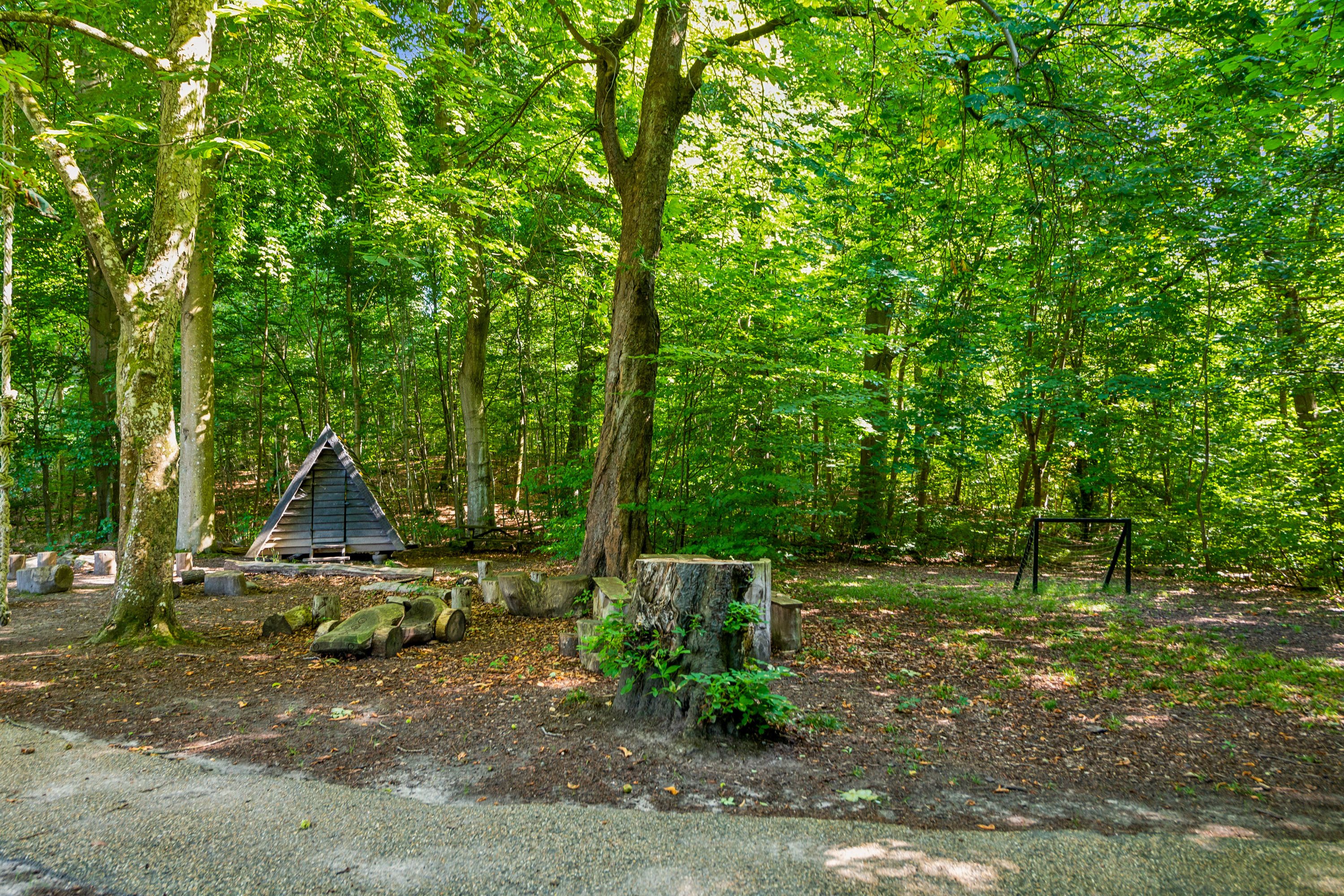 Fremhævet have billede i fuldskærmstilstand. Billede af Hammermøllevej 17A, 3150 Hellebæk