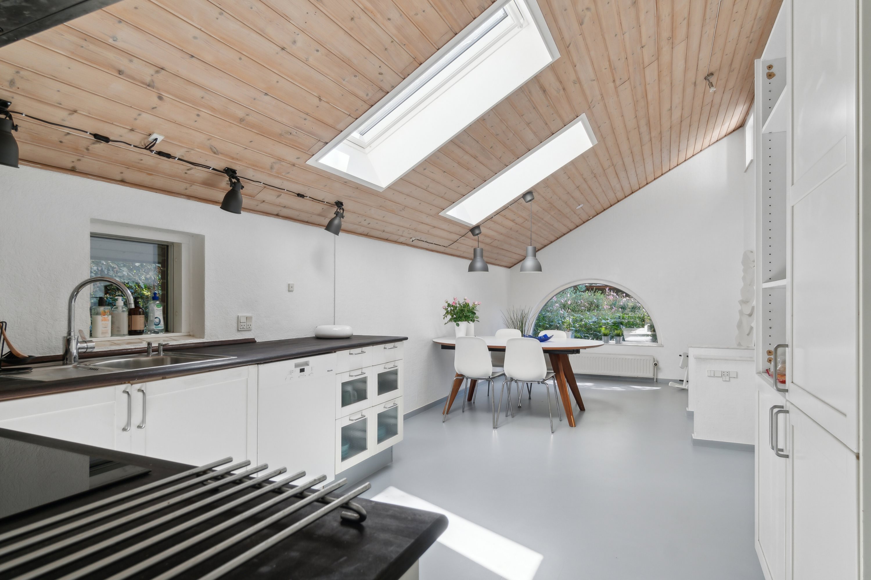 Fremhævet køkken billede i fuldskærmstilstand. Billede af Hovedgaden 77B, 4520 Svinninge