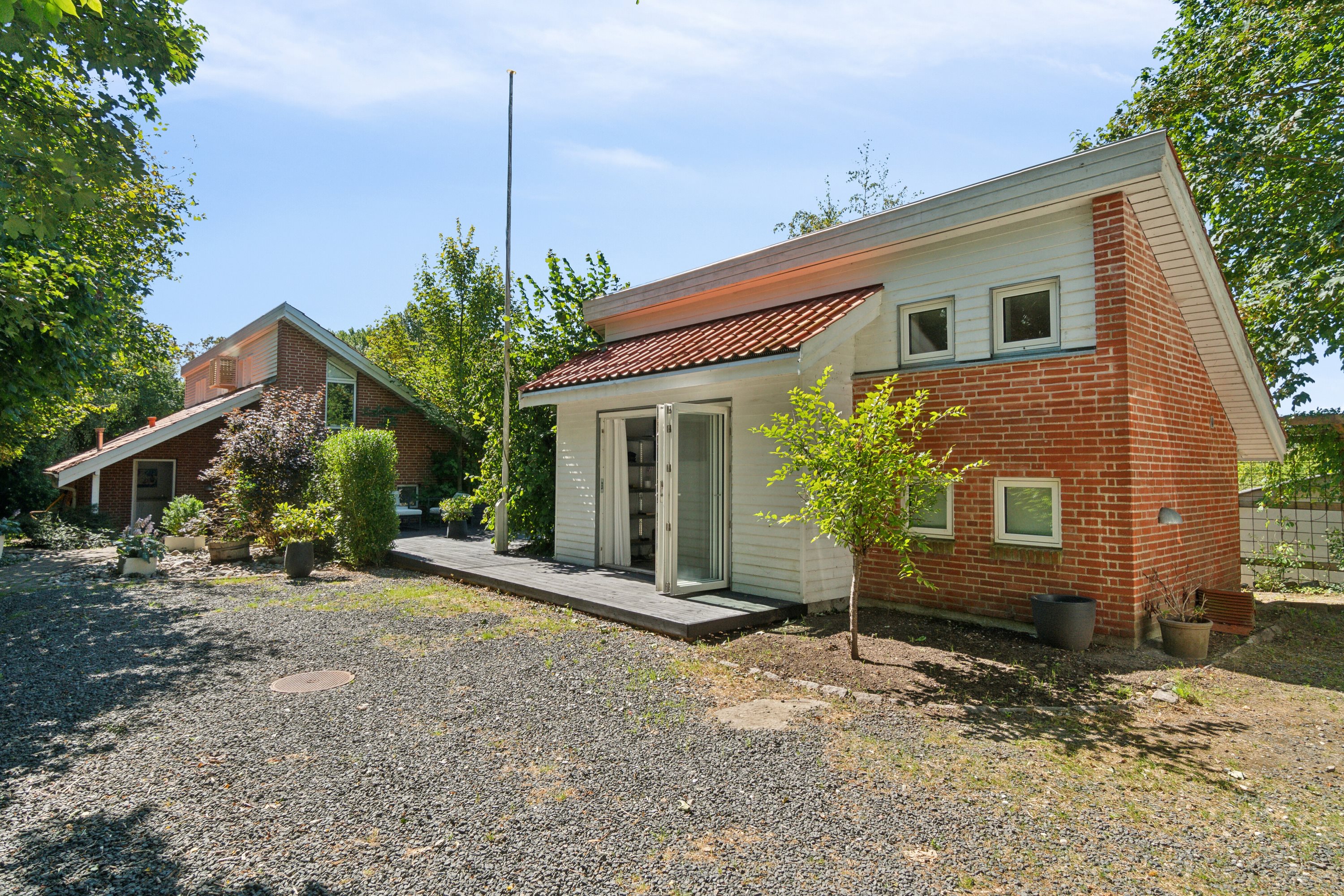 Fremhævet set fra vejen billede i fuldskærmstilstand. Billede af Hovedgaden 77B, 4520 Svinninge