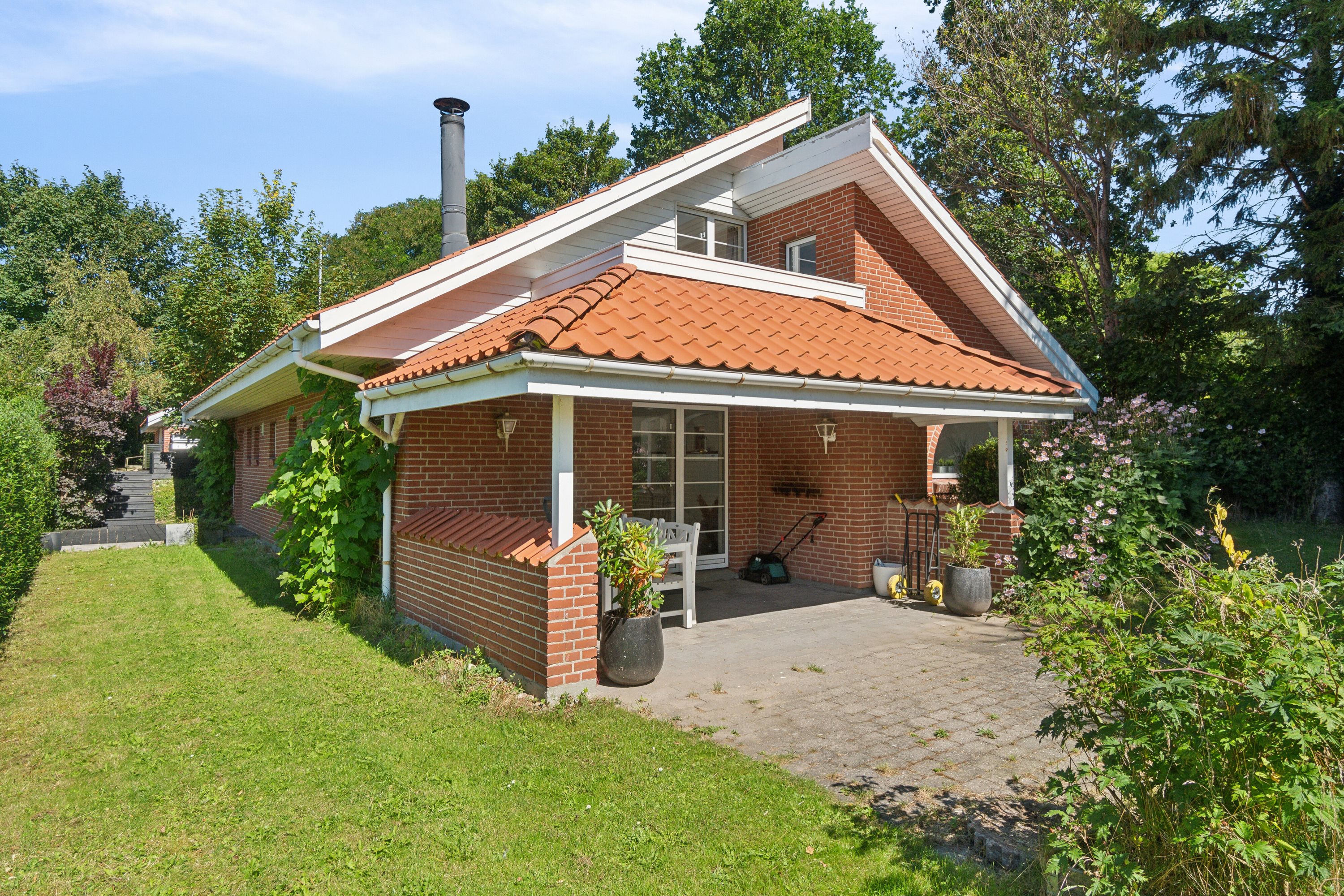 Fremhævet set fra haven billede i fuldskærmstilstand. Billede af Hovedgaden 77B, 4520 Svinninge