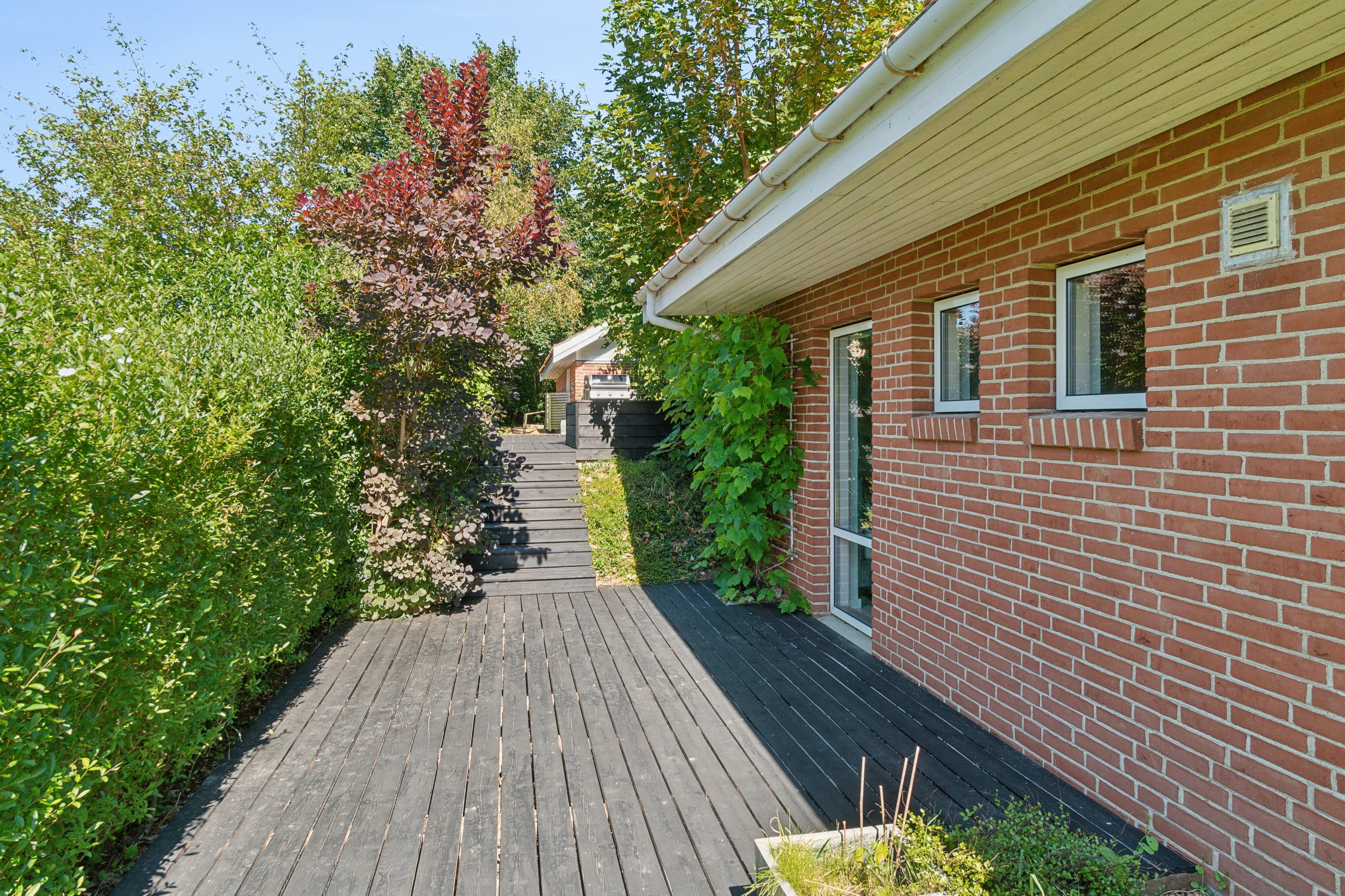 Miniaturebillede 1: set fra vejen. Billede af Hovedgaden 77B, 4520 Svinninge