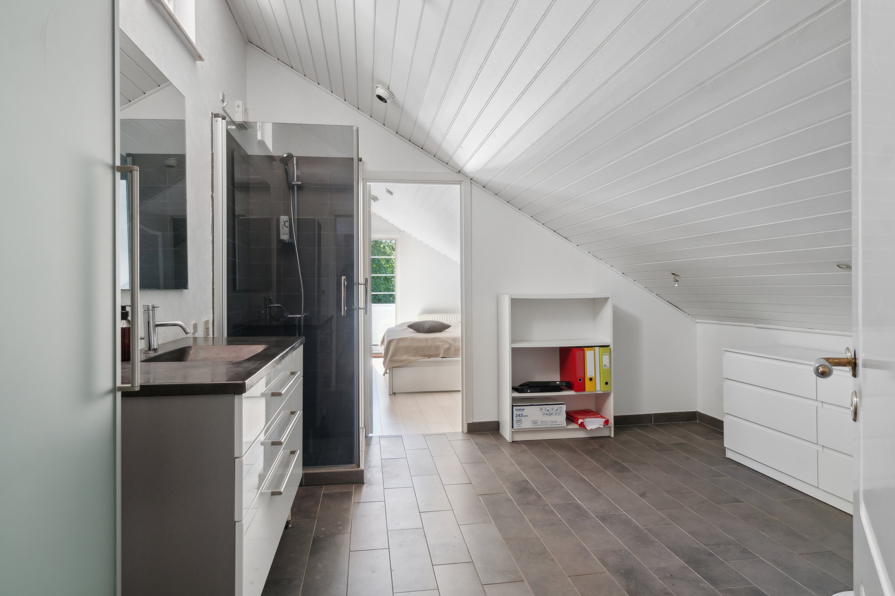 Fremhævet badeværelse billede i fuldskærmstilstand. Billede af Hovedgaden 77B, 4520 Svinninge