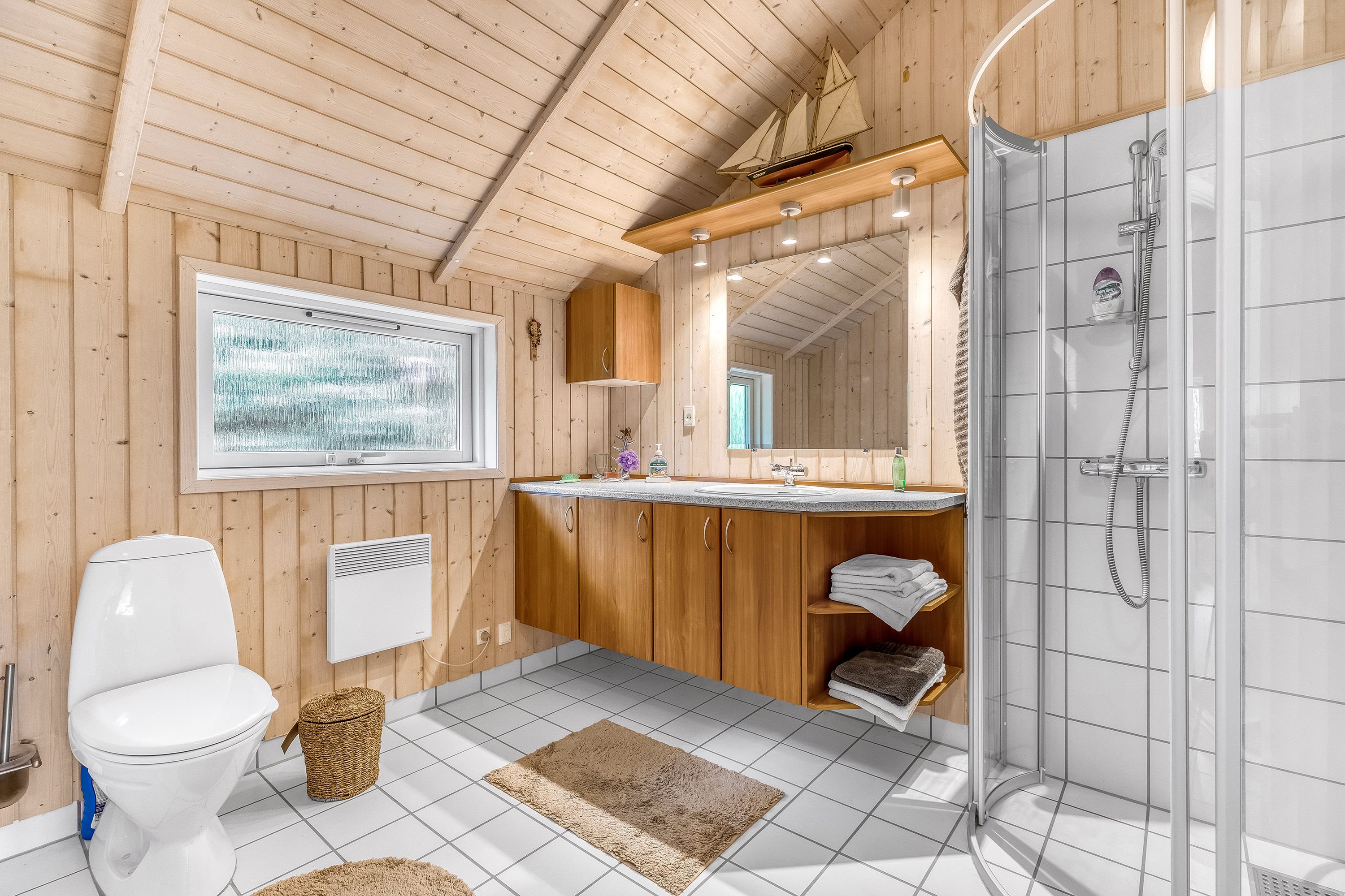 Fremhævet badeværelse billede i fuldskærmstilstand. Billede af Rævehaugen 7, Udsholt, 3230 Græsted