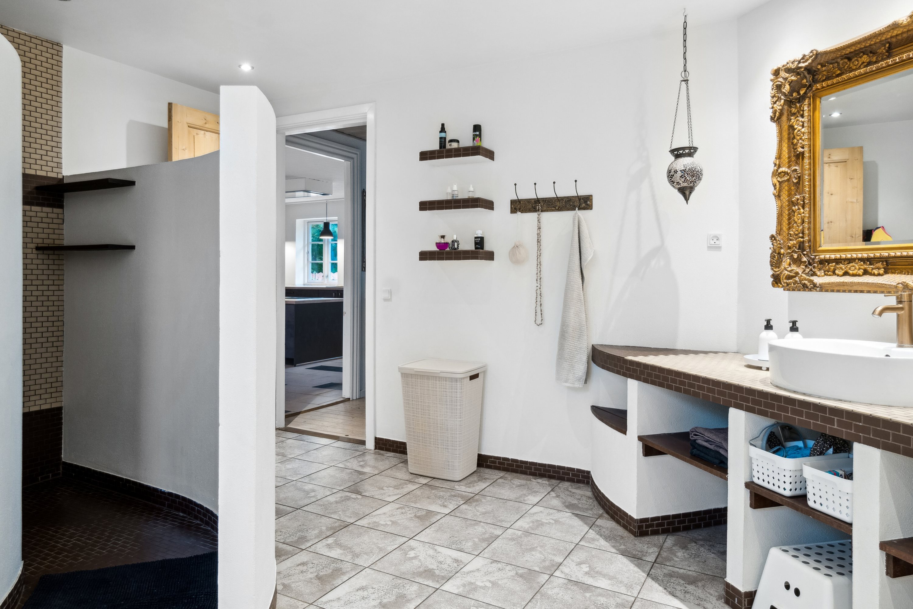 Fremhævet badeværelse billede i fuldskærmstilstand. Billede af Frølundevej 80, Frølunde, 4220 Korsør